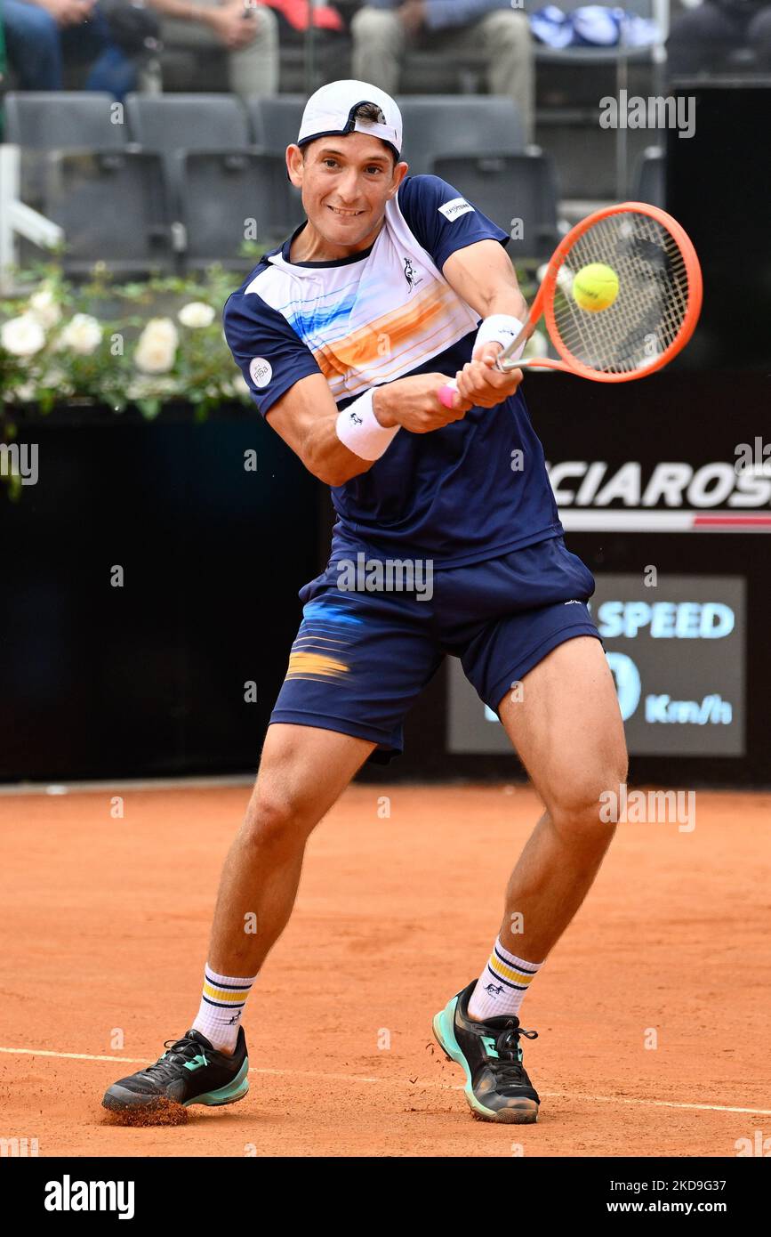 Francesco Passaro (ITA) während der ersten Runde gegen Cristian Grain (CHI) des ATP Master 1000 Internazionali BNL D'Italia Turniers am 8. Mai 2022 im Foro Italico (Foto: Fabrizio Corradetti/LiveMedia/NurPhoto) Stockfoto