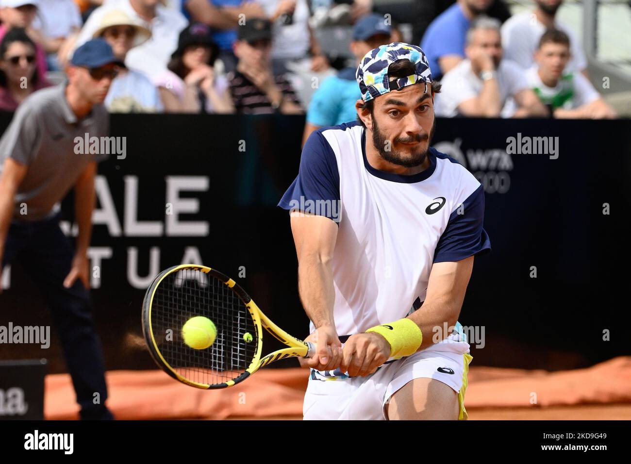 Giulio Zeppieri (ITA) während der ersten Runde gegen Maxime Cressy (USA) des ATP Master 1000 Internazionali BNL D'Italia Turniers am 8. Mai 2022 im Foro Italico (Foto: Fabrizio Corragetti/LiveMedia/NurPhoto) Stockfoto