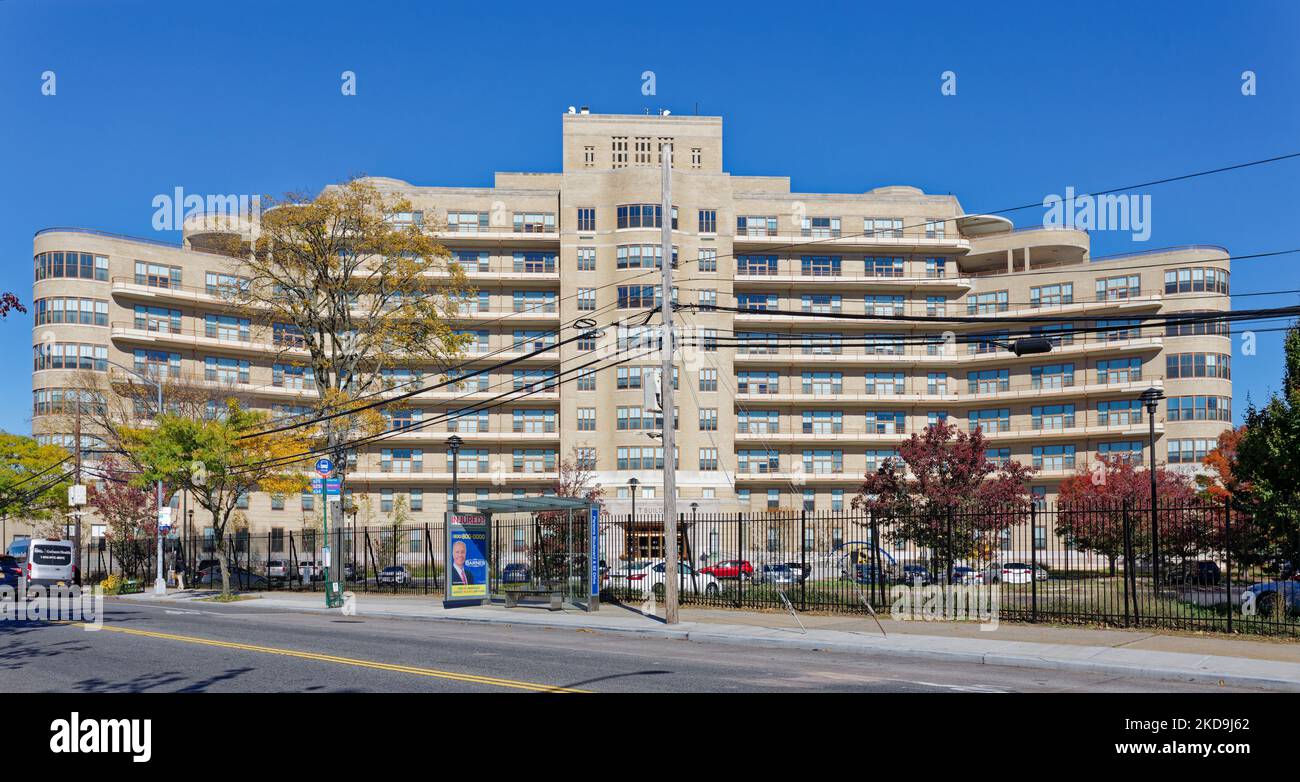 T Building, ehemaliges Triboro Hospital for Tuberkulose, wurde in erschwingliche Wohnungen umgewandelt. Stockfoto