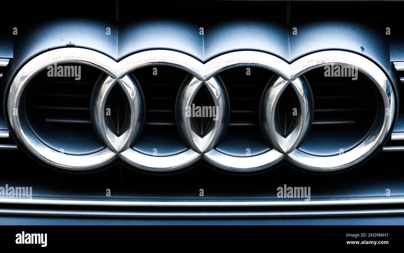 Das Audi Logo ist am 10. Mai 2022 in Krakau, Polen, auf einem Auto zu sehen. (Foto von Jakub Porzycki/NurPhoto) Stockfoto