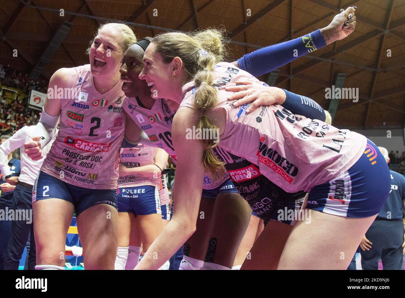 Das Glück der Frauen während des Volleyball-Spiels der italienischen Serie A1 - Vero Volley Monza gegen Prosecco Doc Imoco Volley Conegliano am 10. Mai 2022 in der Arena di Monza in Monza, Italien (Foto: Valerio Origo/LiveMedia/NurPhoto) Stockfoto