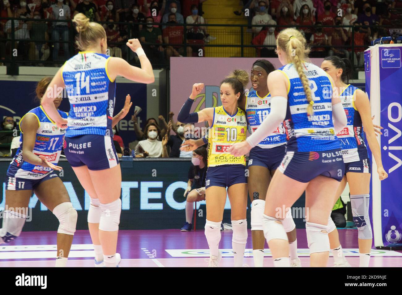 Jubel über das Spiel der Frauen in der italienischen Volleyball Serie A1 - Vero Volley Monza gegen Prosecco Doc Imoco Volley Conegliano am 10. Mai 2022 in der Arena di Monza in Monza, Italien (Foto: Valerio Origo/LiveMedia/NurPhoto) Stockfoto