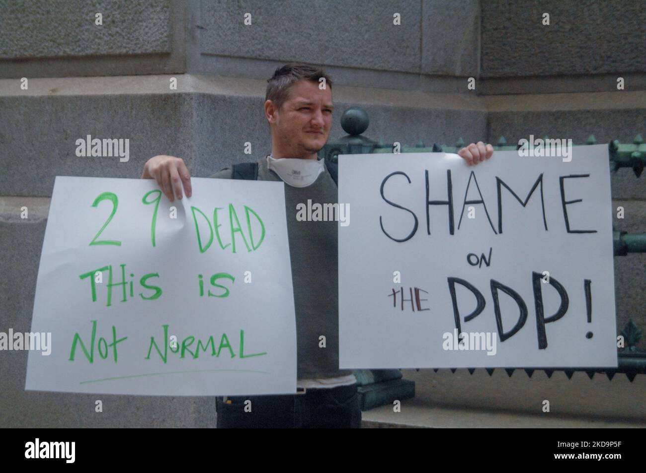 Am 11. Mai 2022 nehmen Menschen an einer Demonstration gegen die schlechten Bedingungen in den städtischen Gefängnissen in Philadelphia, PA, Teil. (Foto von Cory Clark/NurPhoto) Stockfoto