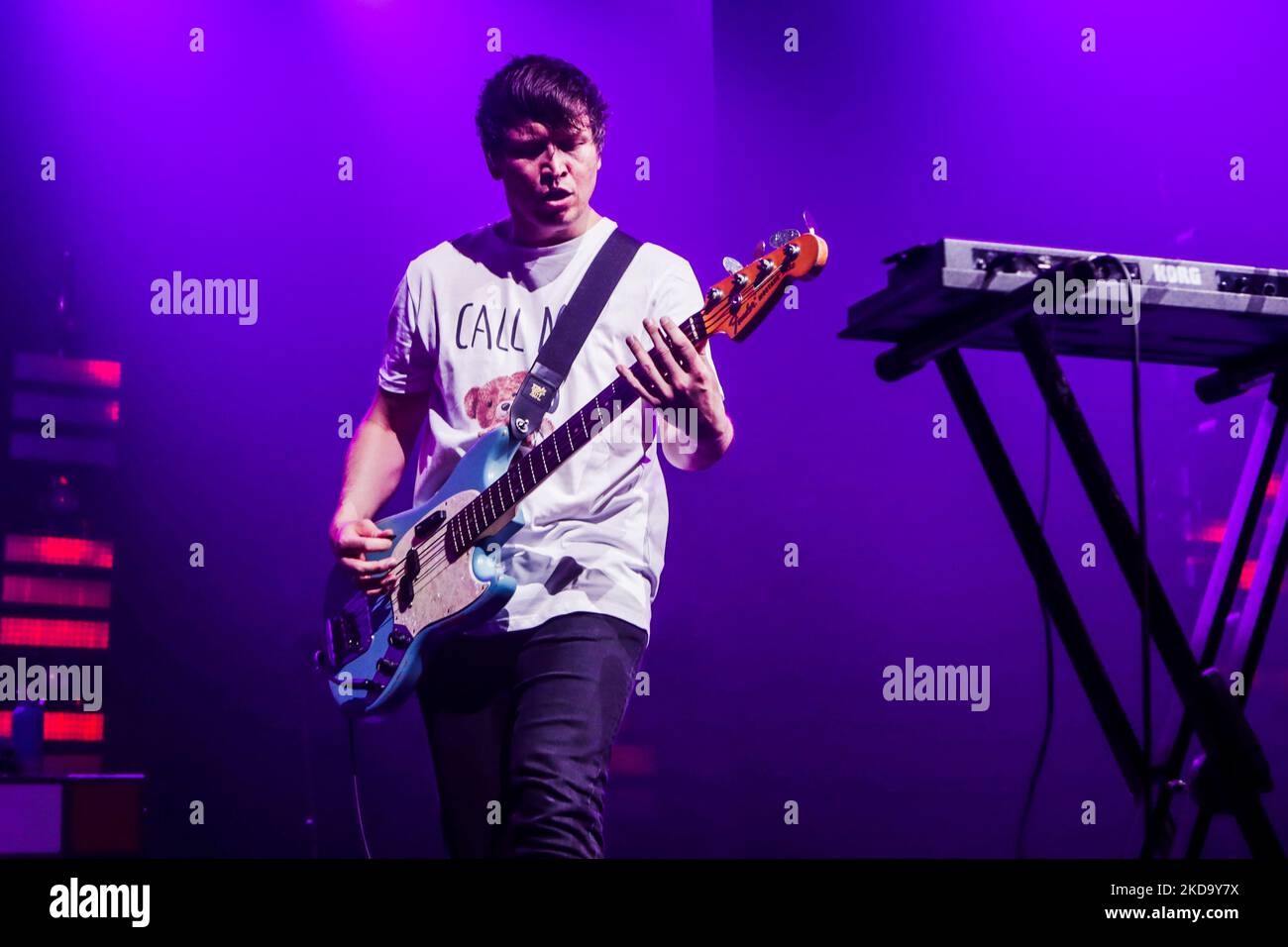 Die Wombats konzertiert am 13 2022. Mai bei Fabrique in Mailand, Italien. Die Wombats sind eine englische Indie-Rock-Band, die 2003 in Liverpool gegründet wurde. Seit ihrer Gründung bestand die Band aus Matthew Murphy (Lead Vocals, Gitarre, Keyboards), Tord Øverland Knudsen (Bass, Backing Vocals, Keyboards) und Dan Haggis (Drums, Backing Vocals, Keyboards). Die Band ist bei 14. Floor Records und Bright Antenna unter Vertrag. Sie haben weltweit über 1 Millionen Alben verkauft. (Foto von Mairo Cinquetti/NurPhoto) Stockfoto