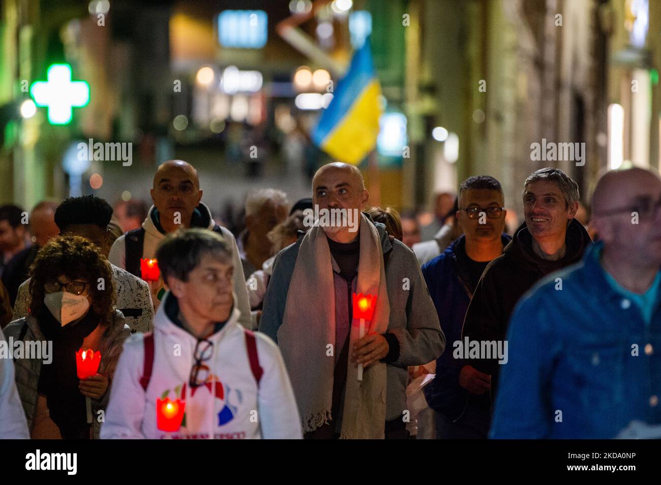 Freiwillige Vereinigungen, während des marsches für den Frieden in der Ukraine, um den Krieg zwischen Russland und der Ukraine zu beenden. In Rieti, Italien, am 13. Mai 2022. (Foto von Riccardo Fabi/NurPhoto) Stockfoto