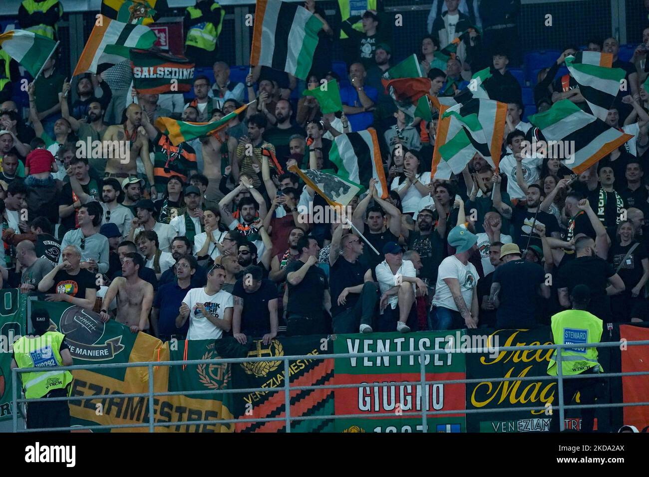 Fans von Venedig während der Serie Ein Spiel zwischen AS Roma und Venezia FC am 14. Mai 2022 in Rom, Italien. (Foto von Giuseppe Maffia/NurPhoto) Stockfoto