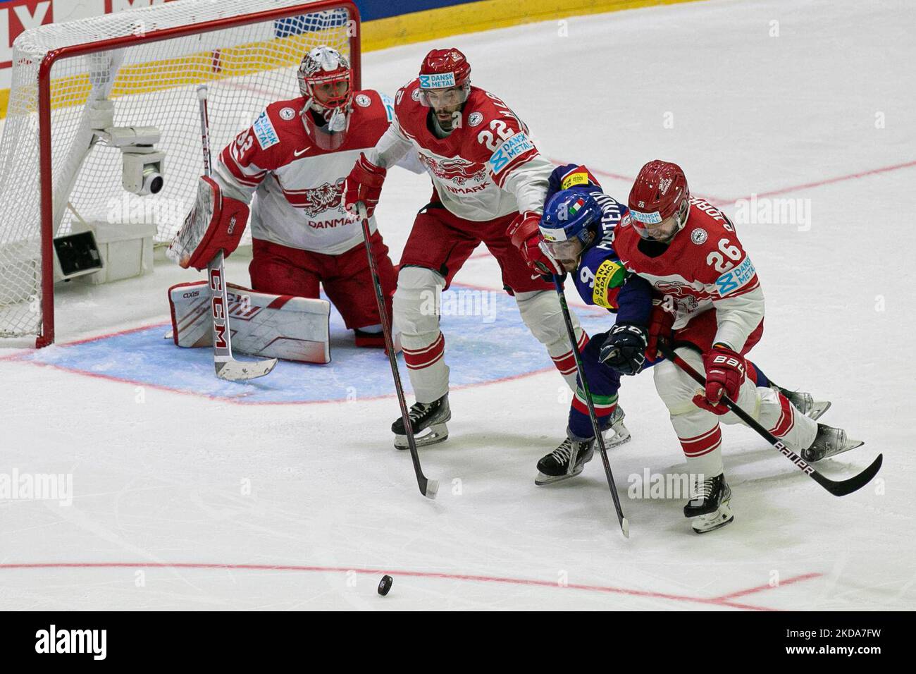 LAURIDSEN Markus, BJORKSTRAND Patrick, DAHM Sebastian (Dänemark) MANTENUTO Daniel (Italien) während der Eishockey-Weltmeisterschaft - Italien gegen Dänemark am 17. Mai 2022 in der Eishalle in Helsinki, Finnland (Foto von Andrea Re/LiveMedia/NurPhoto) Stockfoto