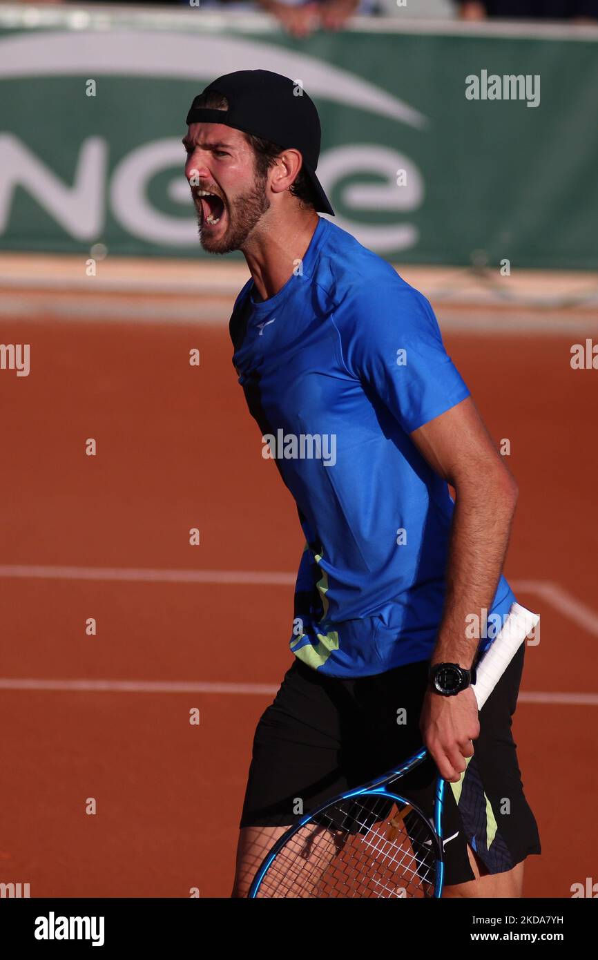 Andrea VAVASSORI (ITA) in seinem Spiel gegen Antoine HOANG (FRA) gewinnt Andrea VAVASSORI (ITA) in der ersten Qualifikationsrunde von Roland Garros gegen Antoine HOANG (FRA). (Foto von Ibrahim Ezzat/NurPhoto) Stockfoto