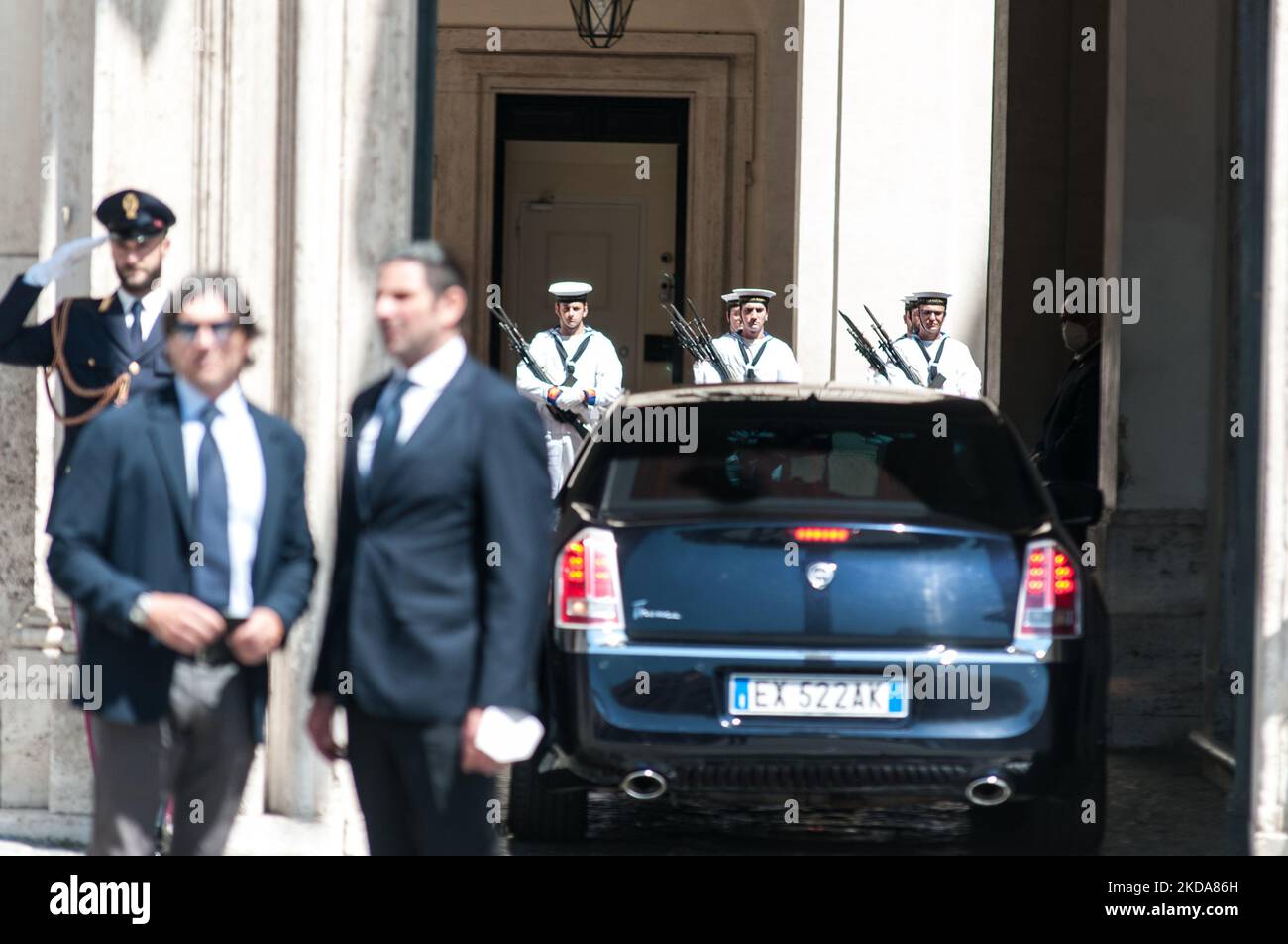 Die finnische Premierministerin Sanna Marin bei seiner Ankunft im Palazzo Chigi zu einem Treffen mit Premierminister Mario Draghi am 18. Mai 2022 in Rom, Italien. (Foto von Andrea Ronchini/NurPhoto) Stockfoto