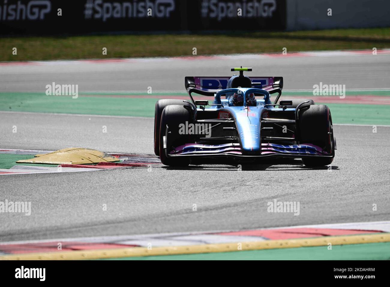 Esteban Ocon vom Alpine F1 Team fährt seinen Einsitzer während des Qualifyings des Großen Preises von Spanien auf dem Circuit de Catalunia in Montmelo, Barcelona, Catalunia, Spanien (Foto: Andrea Diodato/NurPhoto) Stockfoto