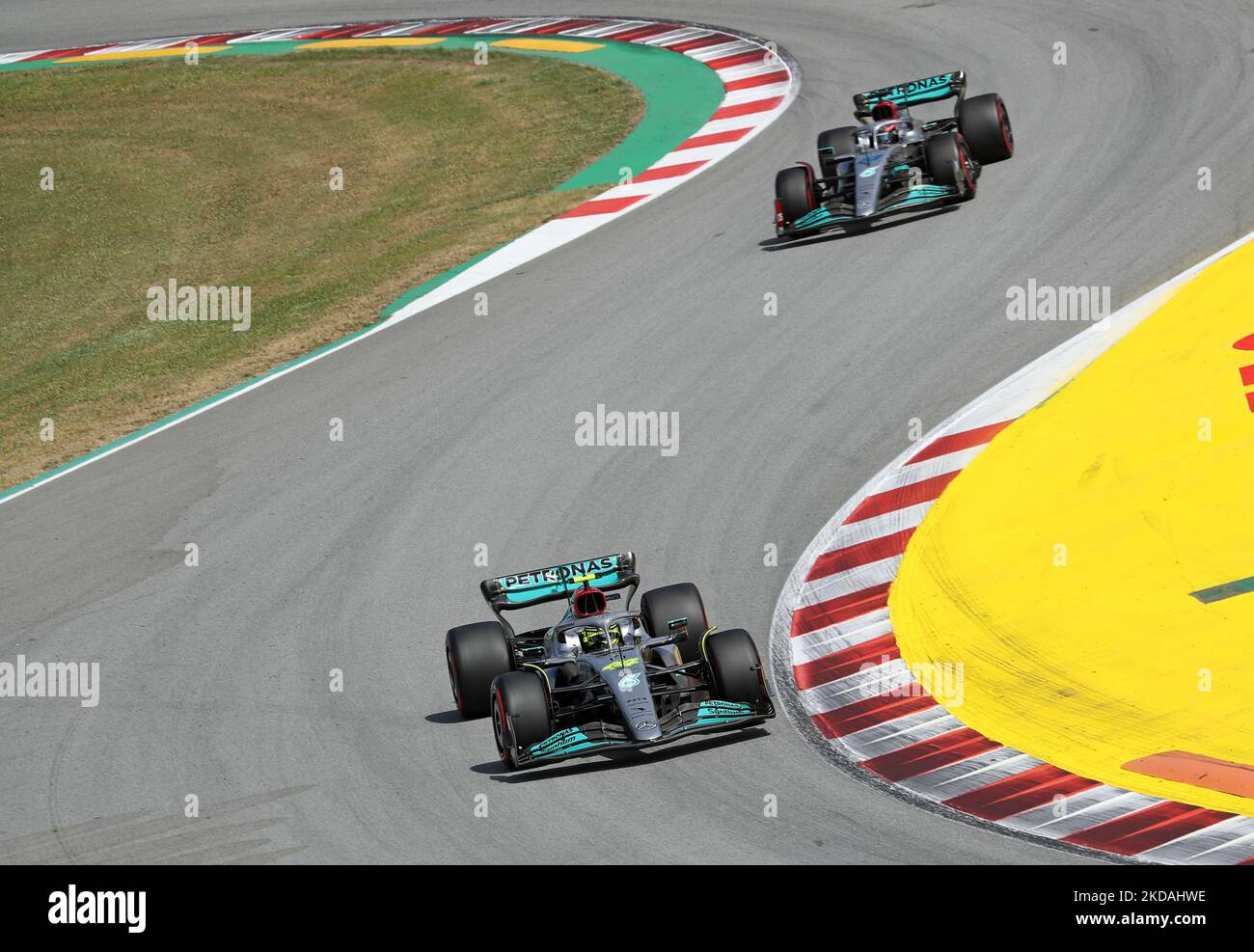 Mercedes von Lewis Hamilton und George Russell während des Qualifyings des Formel 1 Pirelli GP von Spanien, das am 21.. Mai 2022 auf dem Circuit de Barcelona Catalunya in Barcelona stattfand. -- (Foto von Urbanandsport/NurPhoto) Stockfoto