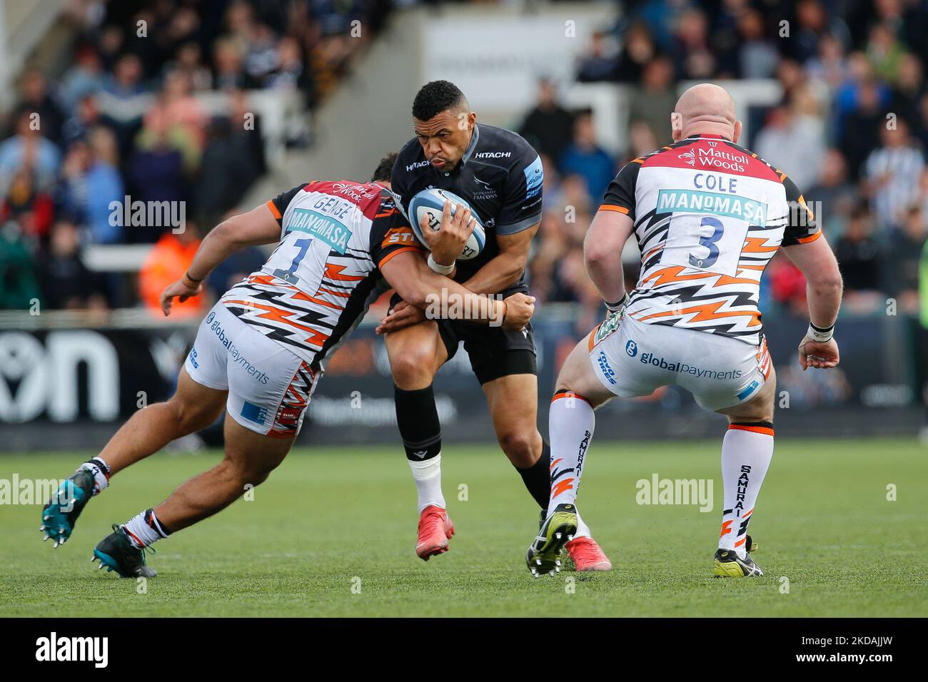 Luther Burrell von Newcastle Falcons wird am Samstag, den 21.. Mai 2022, von Ellis Genge von Leicester Tigers während des Spiels der Gallagher Premiership zwischen Newcastle Falcons und Leicester Tigers im Kingston Park, Newcastle, angegangen. (Foto von Chris Lisham/MI News/NurPhoto) Stockfoto