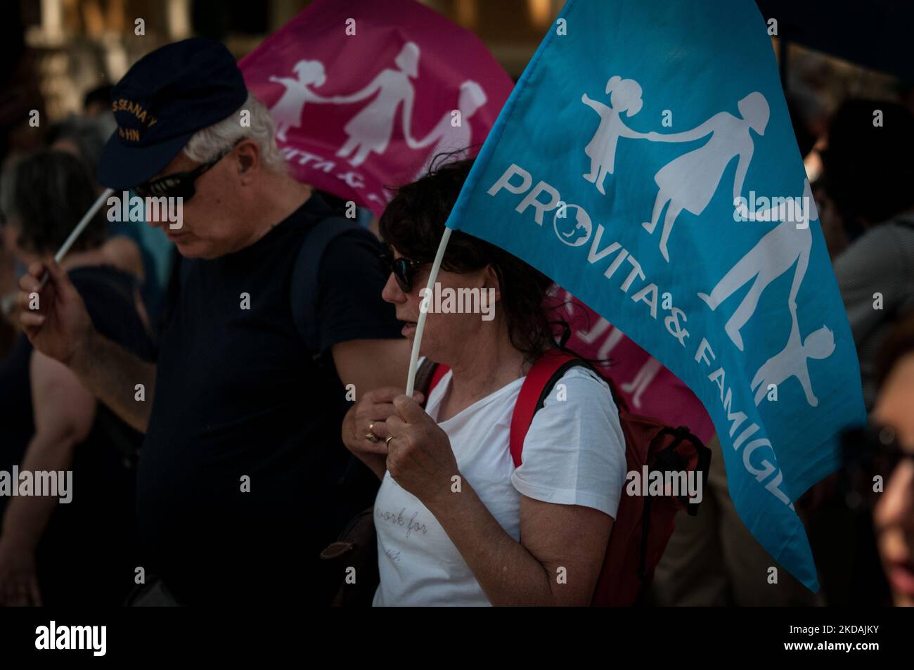 Katholische Vereinigungen und Menschen nehmen am 21. Mai 2022 an der "Nationalen Manifestation für das Leben" in Rom, Italien, Teil. (Foto von Andrea Ronchini/NurPhoto) Stockfoto