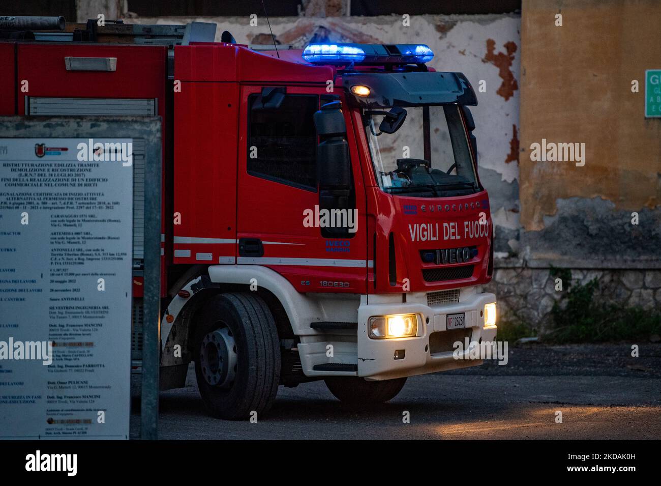 Die Feuerwehr (Vigili del Fuoco), die aufgrund eines Gaslecks intervenierte, hat am 20. Mai 2022 in Rieti, Italien, eingegriffen (Foto: Riccardo Fabi/NurPhoto) Stockfoto