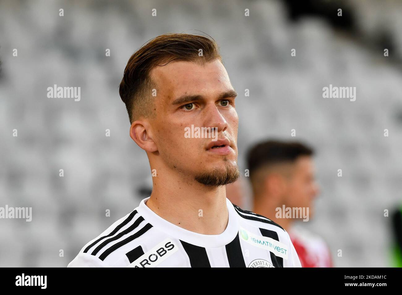 Porträt von Martin Remacle beim Eintritt in den Fußballplatz des FC Universitatea Cluj gegen Dinamo Bucuresti, 21. Mai 2022, umstritten im Cluj Arena Stadium, Cluj Napoca (Foto: Flaviu Buboi/NurPhoto) Stockfoto