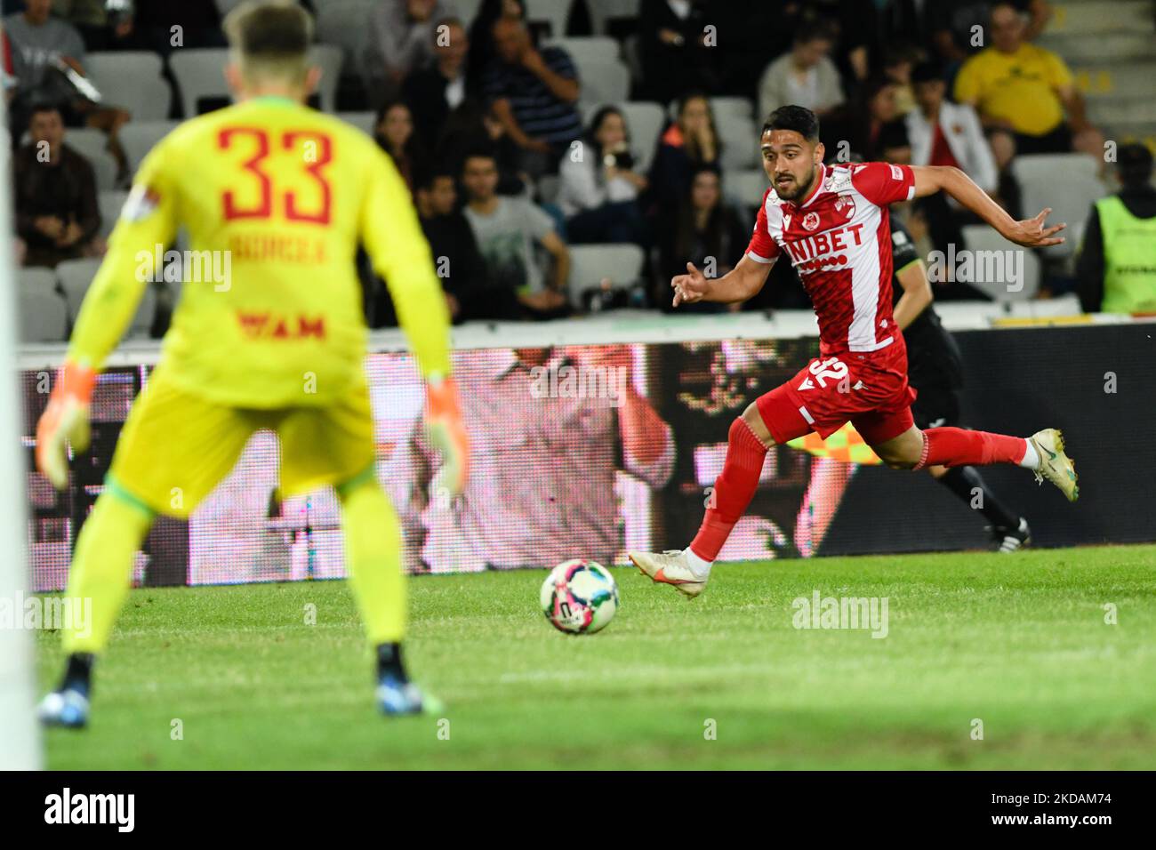 Geani Cretu von Dinamo Bucuresti, in Aktion versucht, während der Universitatea Cluj gegen Dinamo Bucuresti zu Punkten, 21. Mai 2022, umstritten im Stadion Cluj Arena, Cluj Napoca (Foto: Flaviu Buboi/NurPhoto) Stockfoto