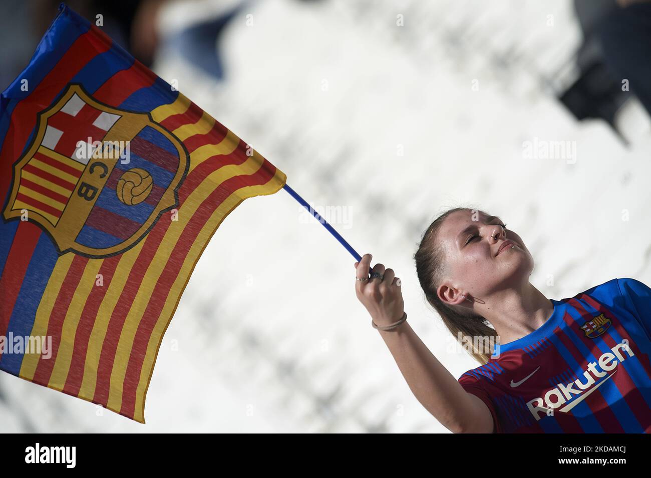 Barcelona-Fan mit Flagge beim UEFA Women's Champions League-Finale zwischen dem FC Barcelona und Olympique Lyonnais am 21. Mai 2022 im Juventus-Stadion in Turin, Italien. (Foto von Jose Breton/Pics Action/NurPhoto) Stockfoto
