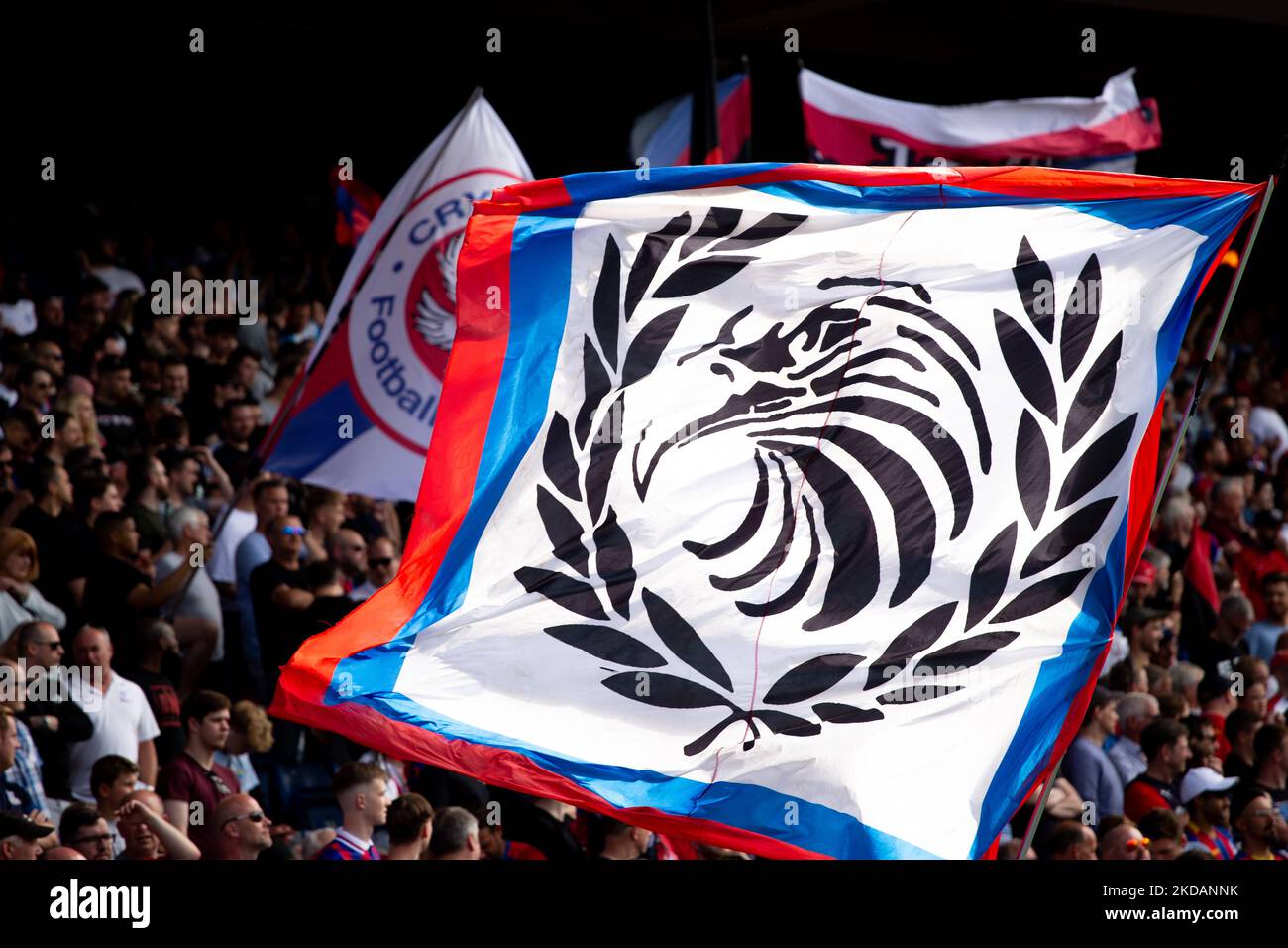 Crystal Palace-Fans jubeln während des Premier League-Spiels zwischen Crystal Palace und Manchester United im Selhurst Park, London, am Sonntag, 22.. Mai 2022 an. (Foto von Federico Maranesi /MI News/NurPhoto) Stockfoto