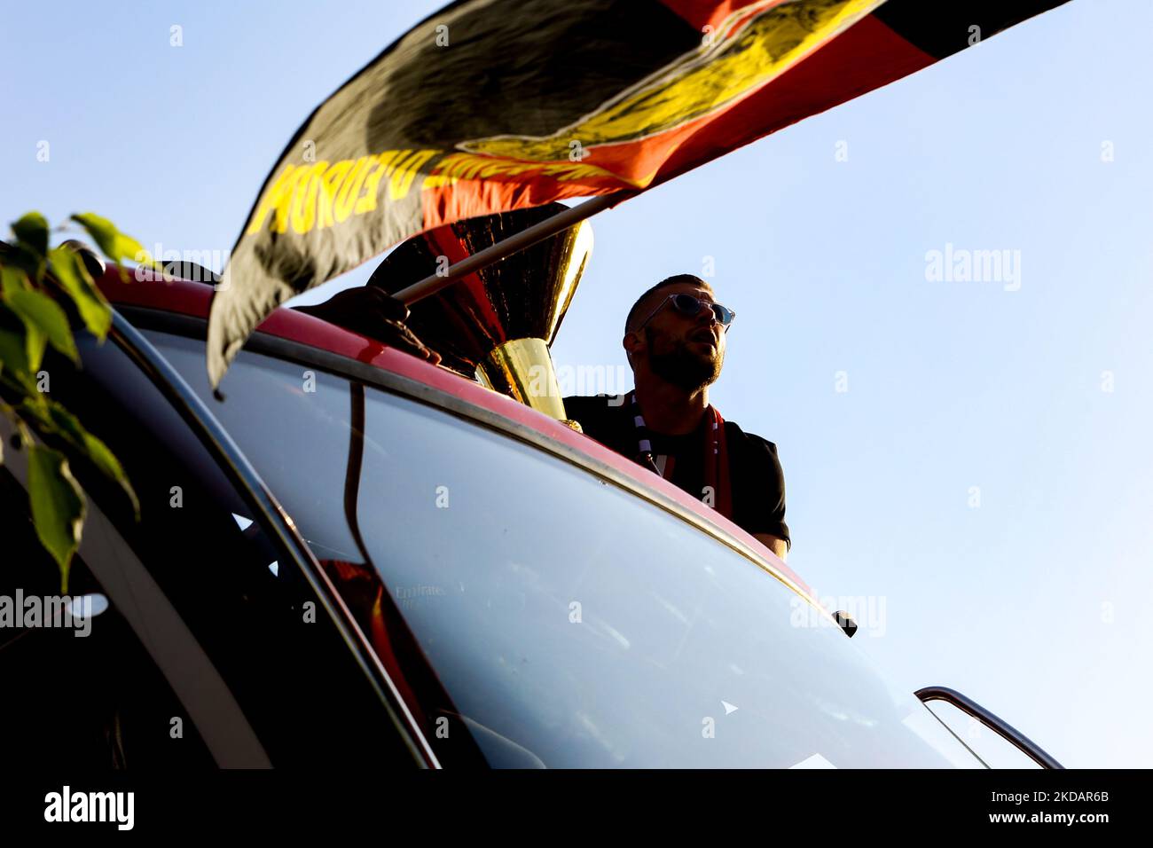 Abfahrt des ungedeckten Busses von der Casa Milan zur Scudetto-Feier des AC Milan in Mailand, Italien, am 23 2022. Mai (Foto: Mairo Cinquetti/NurPhoto) Stockfoto