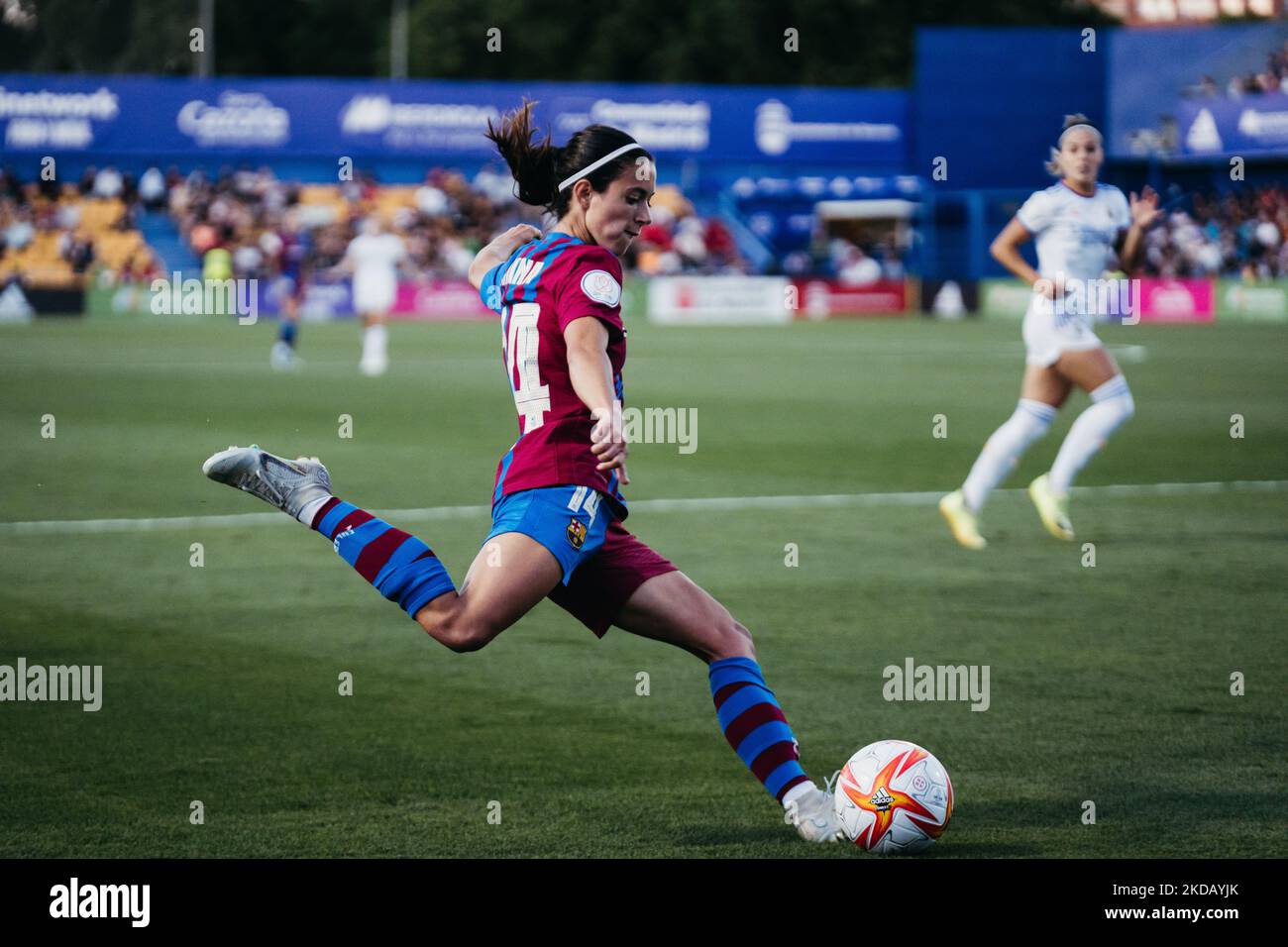 Aitana Bonmatí vom FC Barcelona in Aktion während des spanischen Halbfinals 2, Copa de la Reina, eines Fußballspiels zwischen dem FC Barcelona und Real Madrid am 25. Mai 2022 in Alcorcon, Spanien. (Foto von Jon Imanol Reino/NurPhoto) Stockfoto Aitana Bonmatí vom FC Barcelona in Aktion während des spanischen Halbfinals 2, Copa de la Reina, eines Fußballspiels zwischen dem FC Barcelona und Real Madrid am 25. Mai 2022 in Alcorcon, Spanien. (Foto von Jon Imanol Reino/NurPhoto) Stockfoto