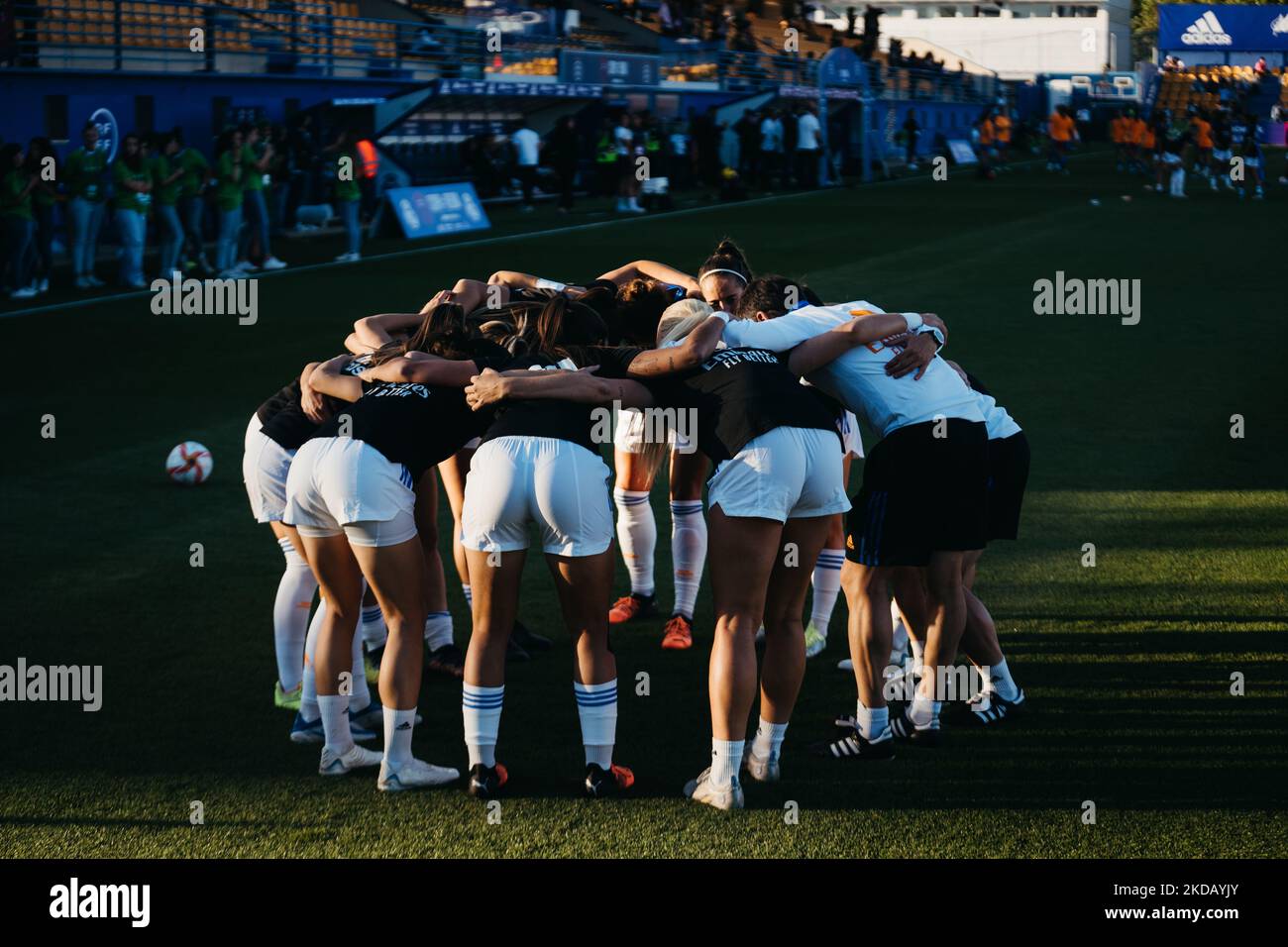Real Madrid Spieler vor dem Spanischen Halbfinale des Frauencups 2, Copa de la Reina, Fußballspiel zwischen dem FC Barcelona und Real Madrid am 25. Mai 2022 in Alcorcon, Madrid, Spanien. (Foto von Jon Imanol Reino/NurPhoto) Stockfoto Real Madrid Spieler vor dem Spanischen Halbfinale des Frauencups 2, Copa de la Reina, Fußballspiel zwischen dem FC Barcelona und Real Madrid am 25. Mai 2022 in Alcorcon, Madrid, Spanien. (Foto von Jon Imanol Reino/NurPhoto) Stockfoto