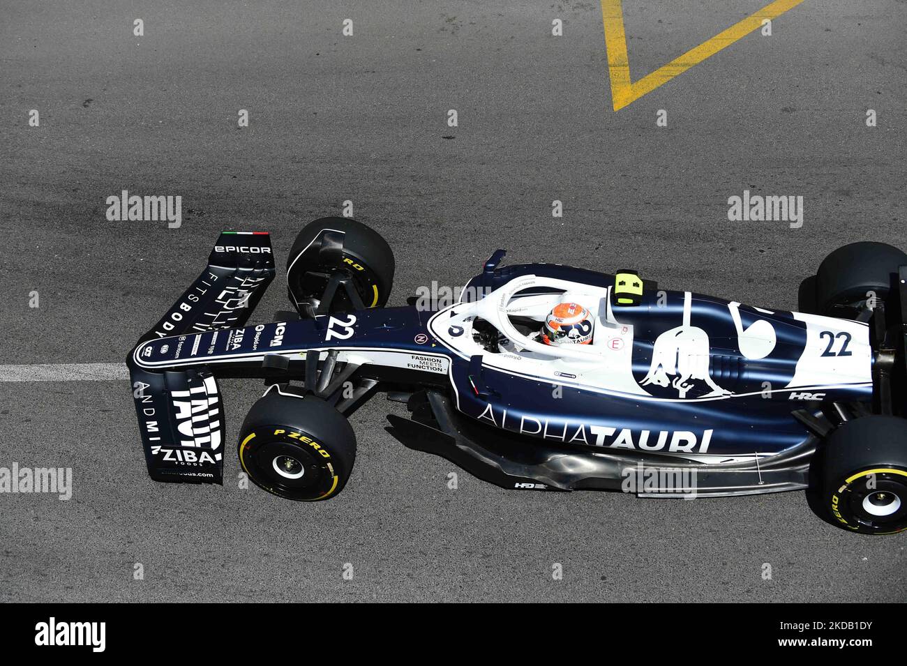 Yuki Tsunoda von der Scuderia Alpha Tauri Honda fährt seinen Einsitzer während des freien Trainings des Grand Prix von Monaco auf dem Monaco City Circuit in Monaco-Ville, Monaco, Frankreich, 27. Mai 2022 (Foto: Andrea Diodato/NurPhoto) Stockfoto