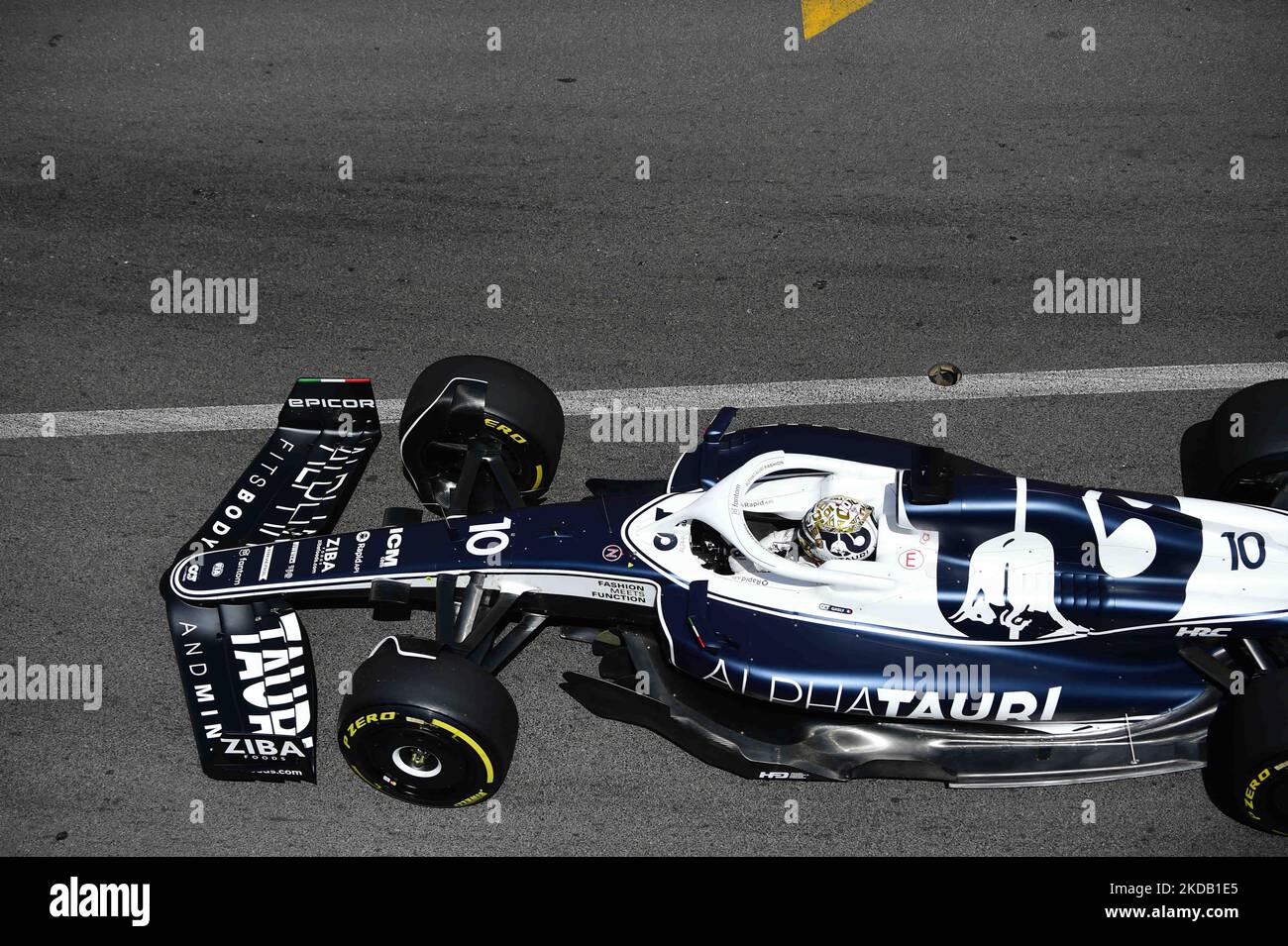 Pierre Gasly von der Scuderia Alpha Tauri Honda fährt seinen Einsitzer während des freien Trainings des Grand Prix von Monaco auf dem Monaco City Circuit in Monaco-Ville, Monaco, Frankreich, 27. Mai 2022 (Foto: Andrea Diodato/NurPhoto) Stockfoto