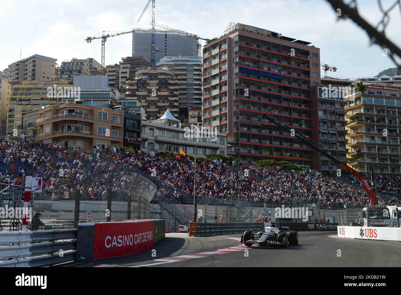 Pierre Gasly von der Scuderia Alpha Tauri Honda fährt seinen Einsitzer während des freien Trainings des Grand Prix von Monaco auf dem Monaco City Circuit in Monaco-Ville, Monaco, Frankreich, 27. Mai 2022 (Foto: Andrea Diodato/NurPhoto) Stockfoto
