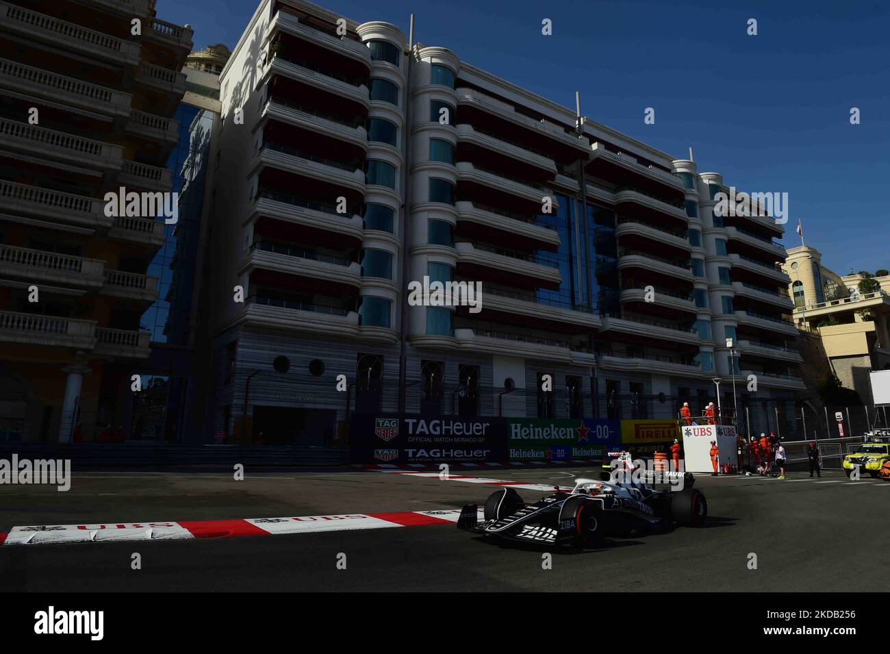 Yuki Tsunoda von der Scuderia Alpha Tauri Honda fährt seinen Einsitzer während des freien Trainings des Grand Prix von Monaco auf dem Monaco City Circuit in Monaco-Ville, Monaco, Frankreich, 27. Mai 2022 (Foto: Andrea Diodato/NurPhoto) Stockfoto