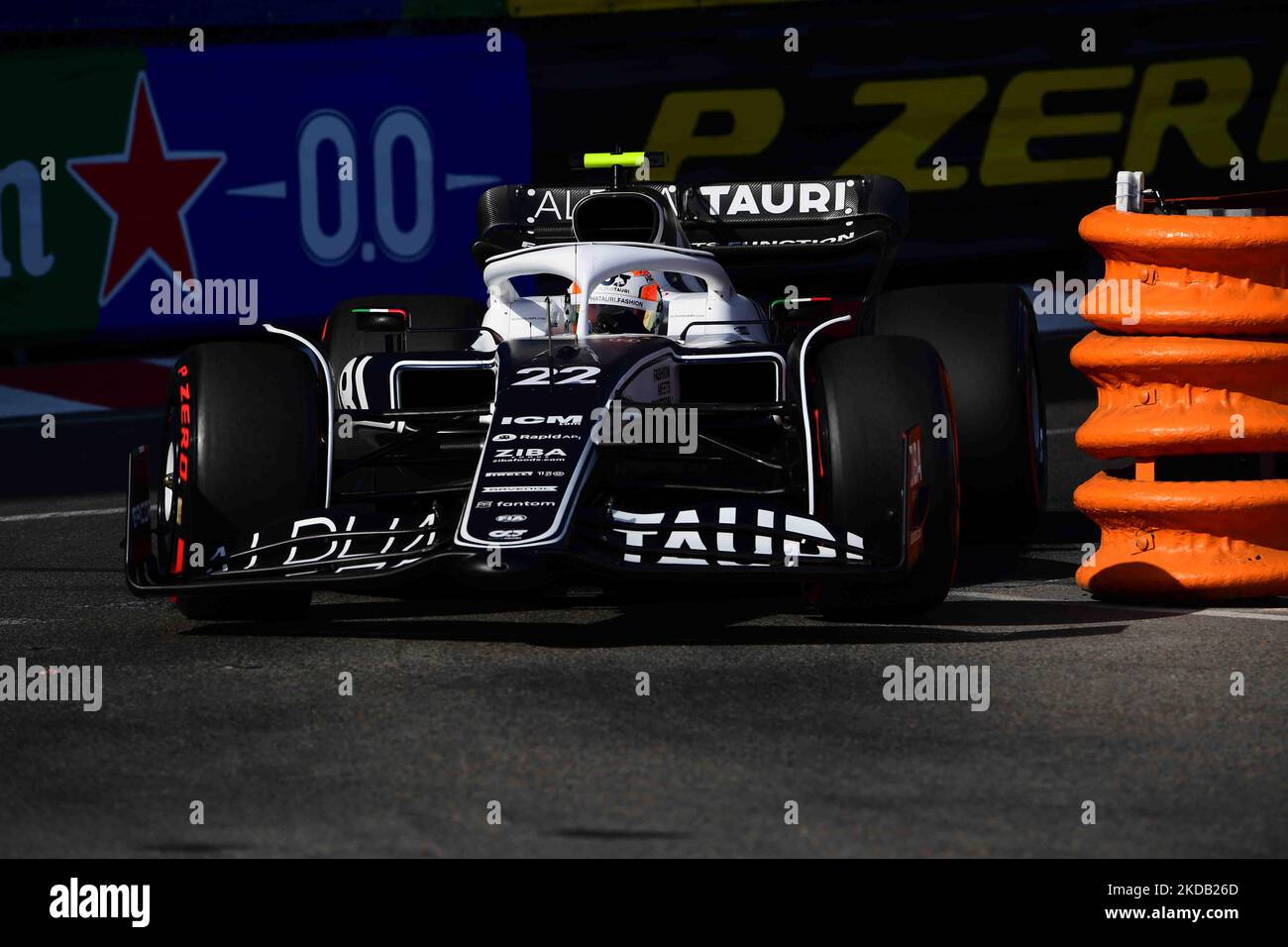 Yuki Tsunoda von der Scuderia Alpha Tauri Honda fährt seinen Einsitzer während des freien Trainings des Grand Prix von Monaco auf dem Monaco City Circuit in Monaco-Ville, Monaco, Frankreich, 27. Mai 2022 (Foto: Andrea Diodato/NurPhoto) Stockfoto