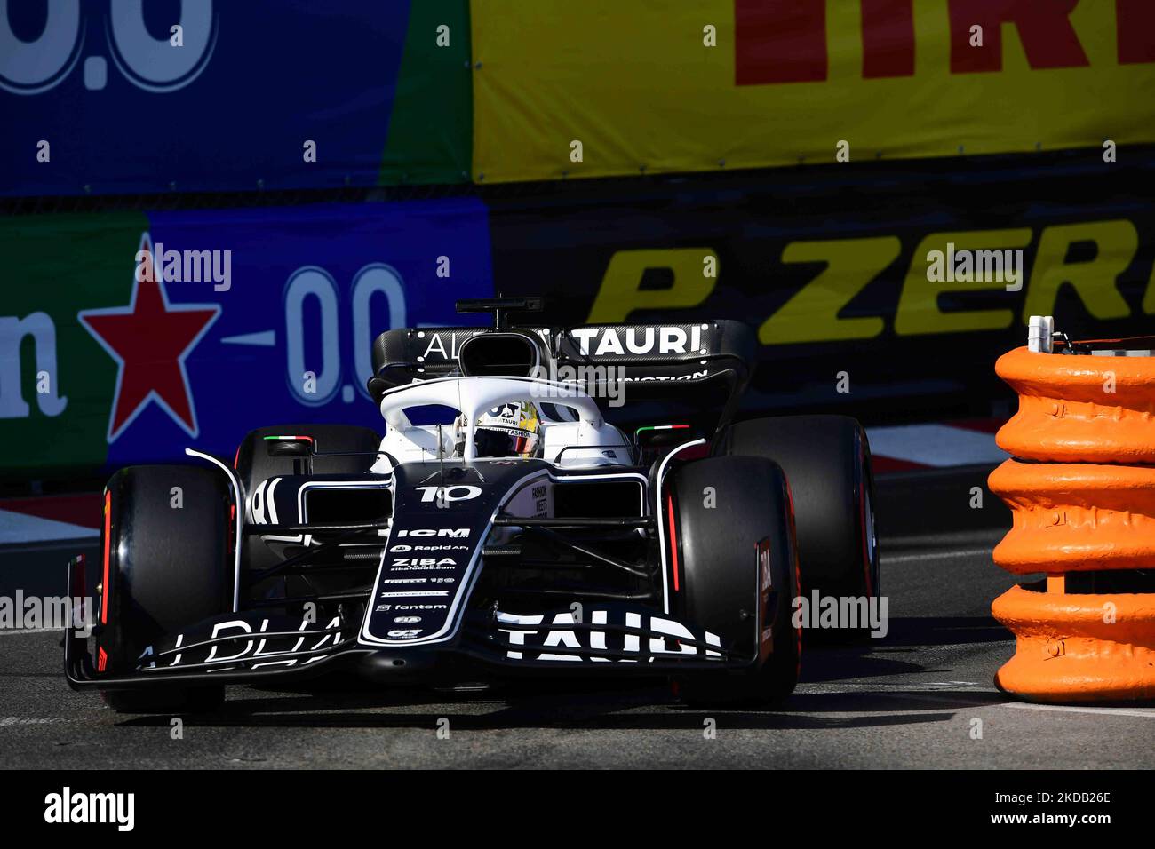 Pierre Gasly von der Scuderia Alpha Tauri Honda fährt seinen Einsitzer während des freien Trainings des Grand Prix von Monaco auf dem Monaco City Circuit in Monaco-Ville, Monaco, Frankreich, 27. Mai 2022 (Foto: Andrea Diodato/NurPhoto) Stockfoto
