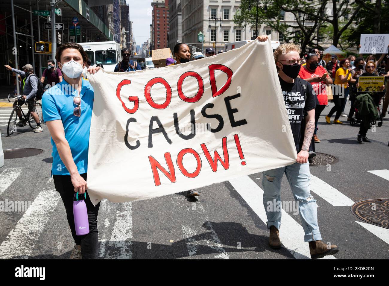 Wohnungsrechtsaktivisten hielten am 27. Mai 2022 vor dem Sprecher Carl Heastie und der Mehrheitsführerin Andrea Stewart-Cousins New York City ein Einsterben ab, in dem sie gewählte Beamte aufforderten, eine Gesetzgebung für gute Sache zu verabschieden. (Foto von Karla Ann Cote/NurPhoto) Stockfoto