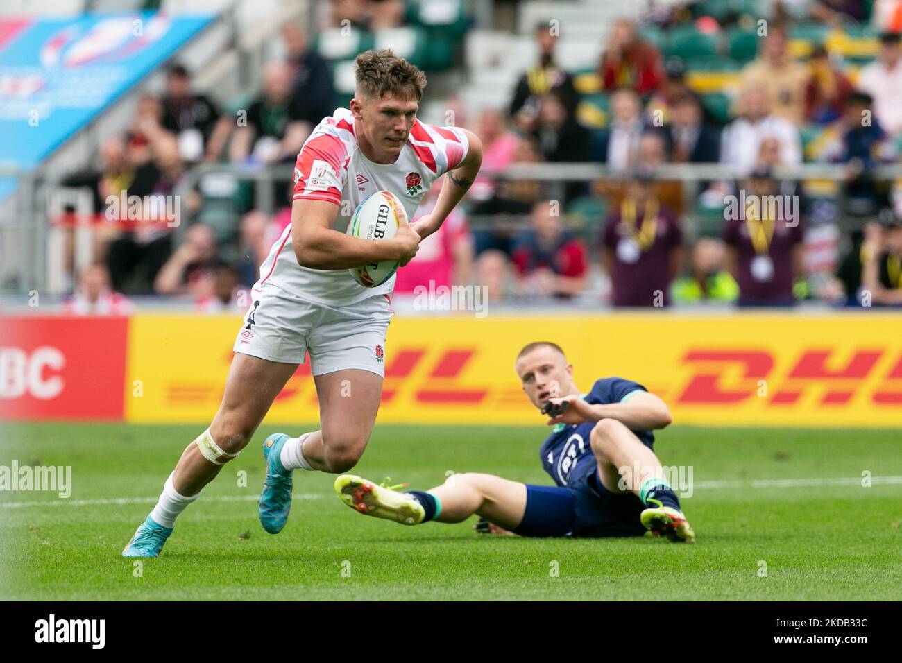 Hayden Hyde von England läuft mit dem Ball während des HSBC World Sevens-Spiels zwischen England und Schottland im Twickenham Stadium, Twickenham am Samstag, 28.. Mai 2022. (Foto von Juan Gasparini |/MI News/NurPhoto) Stockfoto