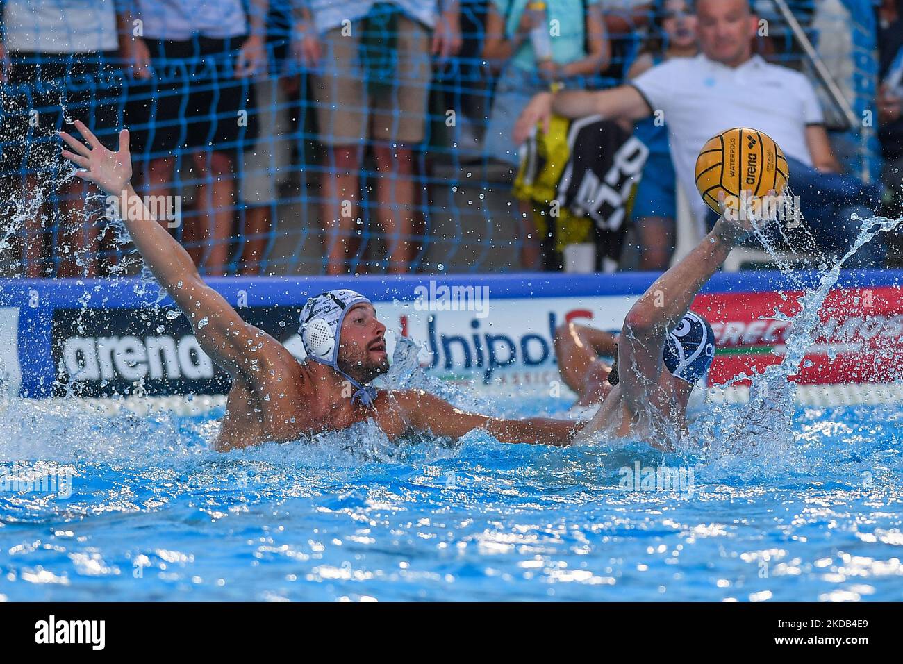 Nichola Presciutti (Pro Recco) - Boris Vapenski (AN Brescia) während des Wasserball-Spiels der italienischen Serie A Finale 1. / 2. Platz - Rennen 3 - Pro Recco gegen AN Brescia am 28. Mai 2022 im Sant'Anna in Recco, Italien (Foto by Danilo Vigo/LiveMedia/NurPhoto) Stockfoto