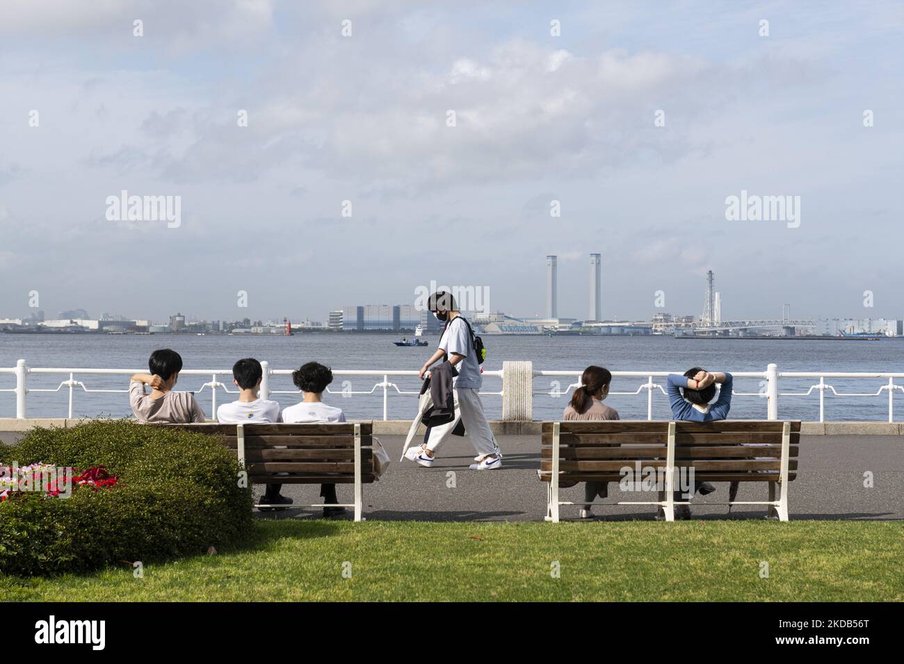 Am 27. Mai genießen die Menschen die Wärme des Frühlings und die Sonne im Yamashita Park in Yokohama, Japan. (Foto von Yusuke Harada/NurPhoto) Stockfoto