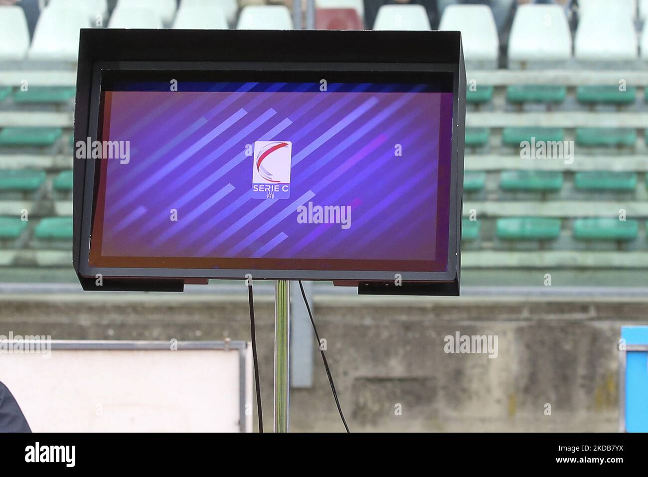 Der VAR-Monitor in Padova Calcio gegen US Catanzaro, Halbfinale Rückkehr der Playoff-Serie C 2021-22, im Euganeo-Stadion in Padova, Italien, am 29. Mai 2022. (Foto von Davide Casentini/LiveMedia/NurPhoto) Stockfoto
