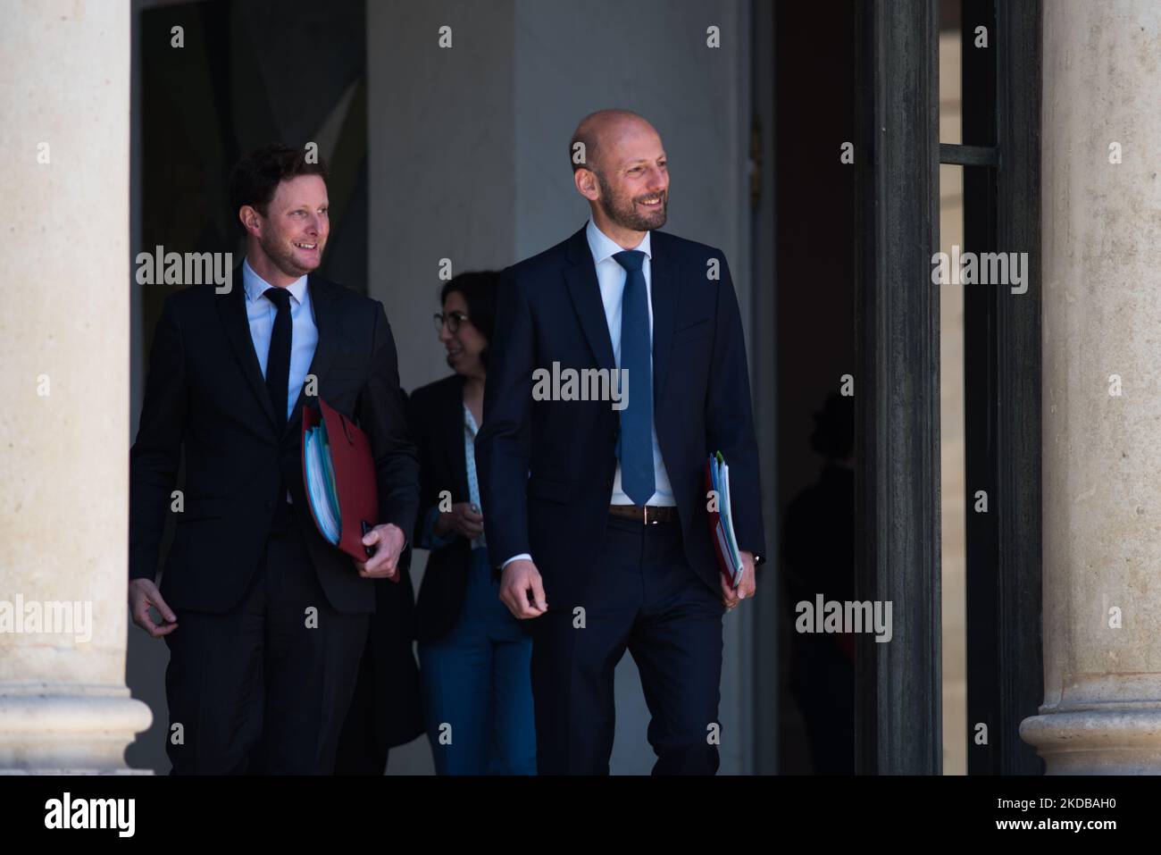 Der Minister für die Reform des öffentlichen Dienstes, Stanislas Guerini, und der Unterstaatssekretär für auswärtige Angelegenheiten, Clement Beaune, beim Ausscheiden des Ministerrats, Elysée-Palast, Paris, 1. Juni 2022. (Foto von Andrea Savorani Neri/NurPhoto) Stockfoto