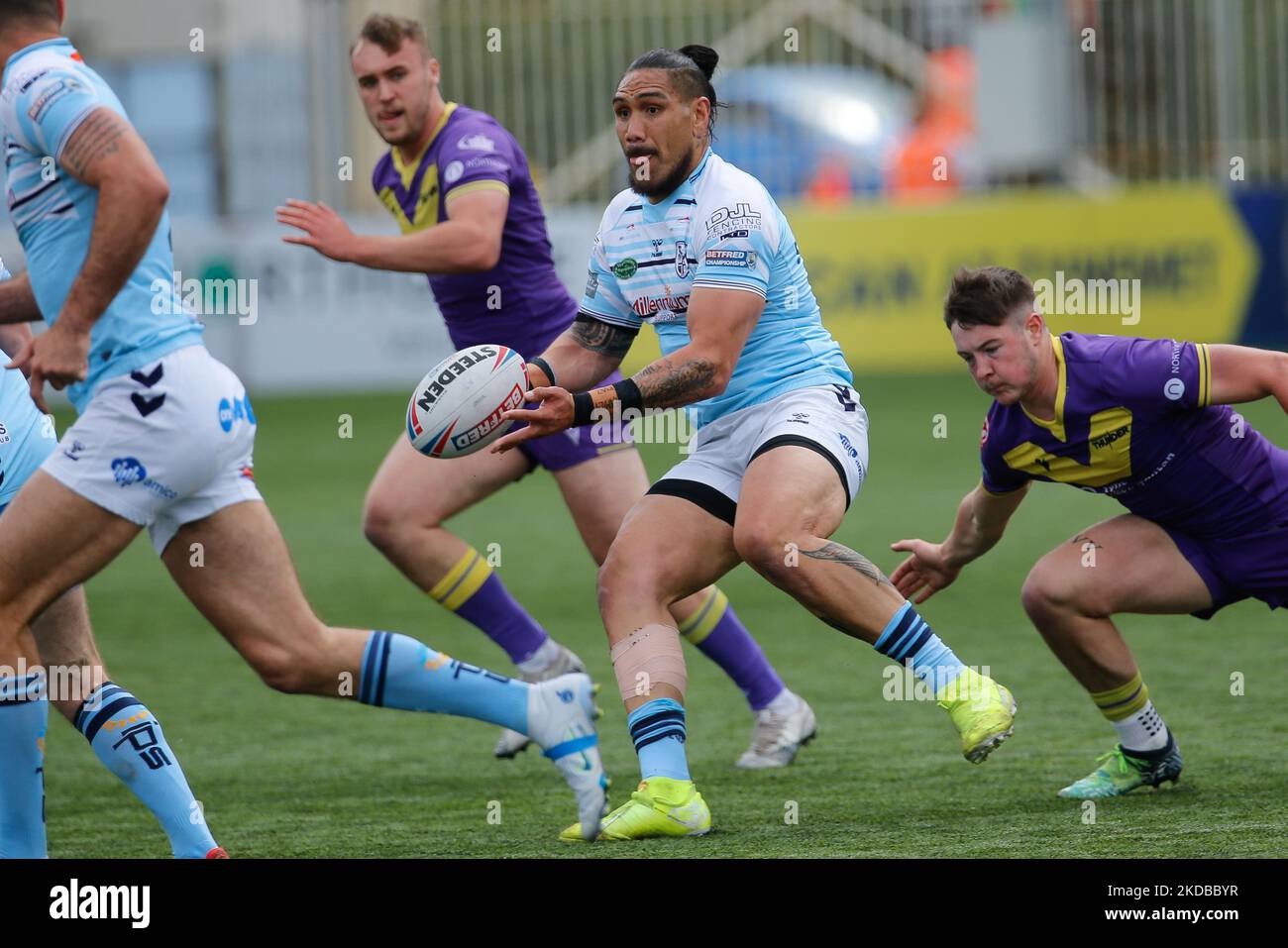 Jesse Sene-Lefao von Featherstone Rovers in Aktion während des WETTLAUFS DER BETFRED Championship zwischen Newcastle Thunder und Featherstone Rovers im Kingston Park, Newcastle am Donnerstag, dem 2.. Juni 2022. (Foto von Chris Lishman/MI News/NurPhoto) Stockfoto