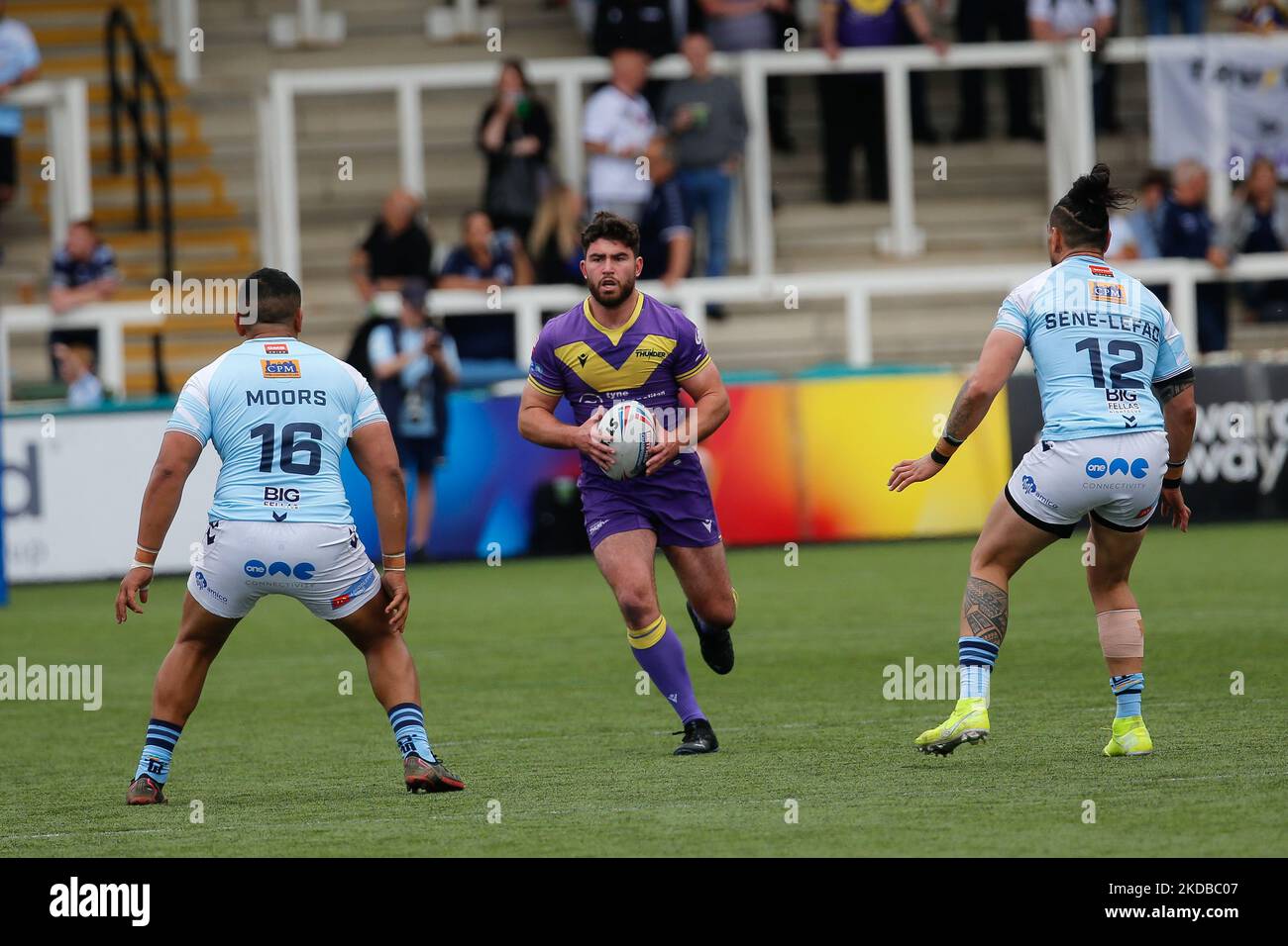 Pat Moran von Newcastle Thunder in Aktion während des WETTLAUFS DER BETFRED Championship zwischen Newcastle Thunder und Featherstone Rovers im Kingston Park, Newcastle am Donnerstag, den 2.. Juni 2022. (Foto von Chris Lishman/MI News/NurPhoto) Stockfoto