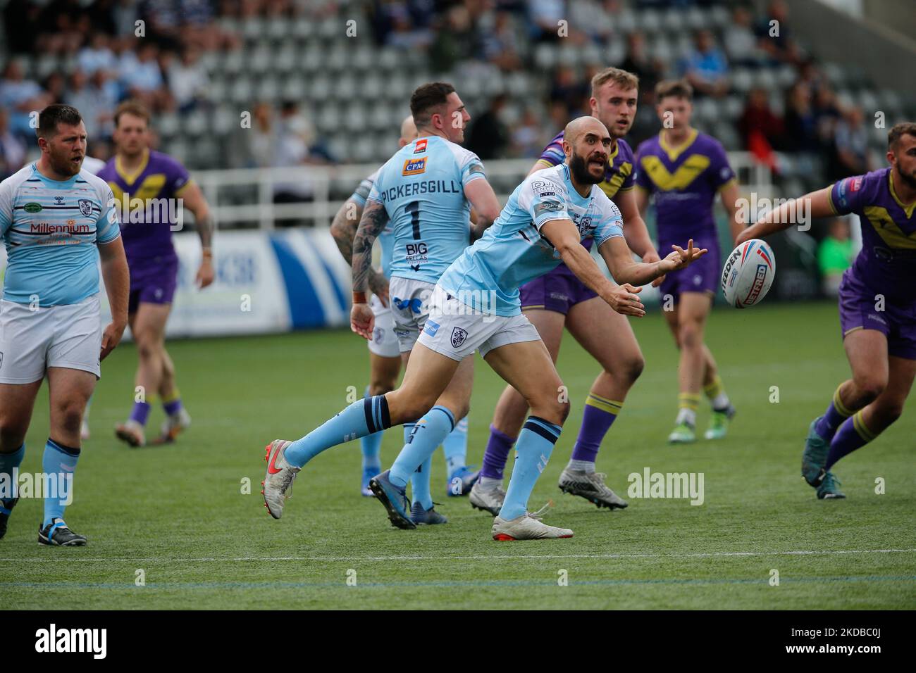 Luke Briscoe von Featherstone Rovers geht während des WETTLAUFS DER BETFRED Championship zwischen Newcastle Thunder und Featherstone Rovers am Donnerstag, dem 2.. Juni 2022, im Kingston Park, Newcastle. (Foto von Chris Lishman/MI News/NurPhoto) Stockfoto
