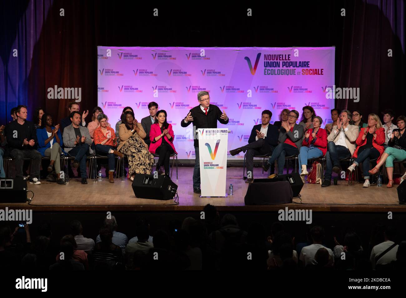 Jean Luc Melenchon hält am 1. Juni 2022 vor den Parlamentswahlen am 12-19. Juni in Frankreich eine Rede auf dem Treffen der französischen linken Wahlkoalition Nupes (Nouvelle Union Populaire Ecologique et Sociale - Neue ökologische und soziale Volksunion) in Olympe-de-Gouge in Paris. (Foto von Quentin Veuillet/NurPhoto) Stockfoto