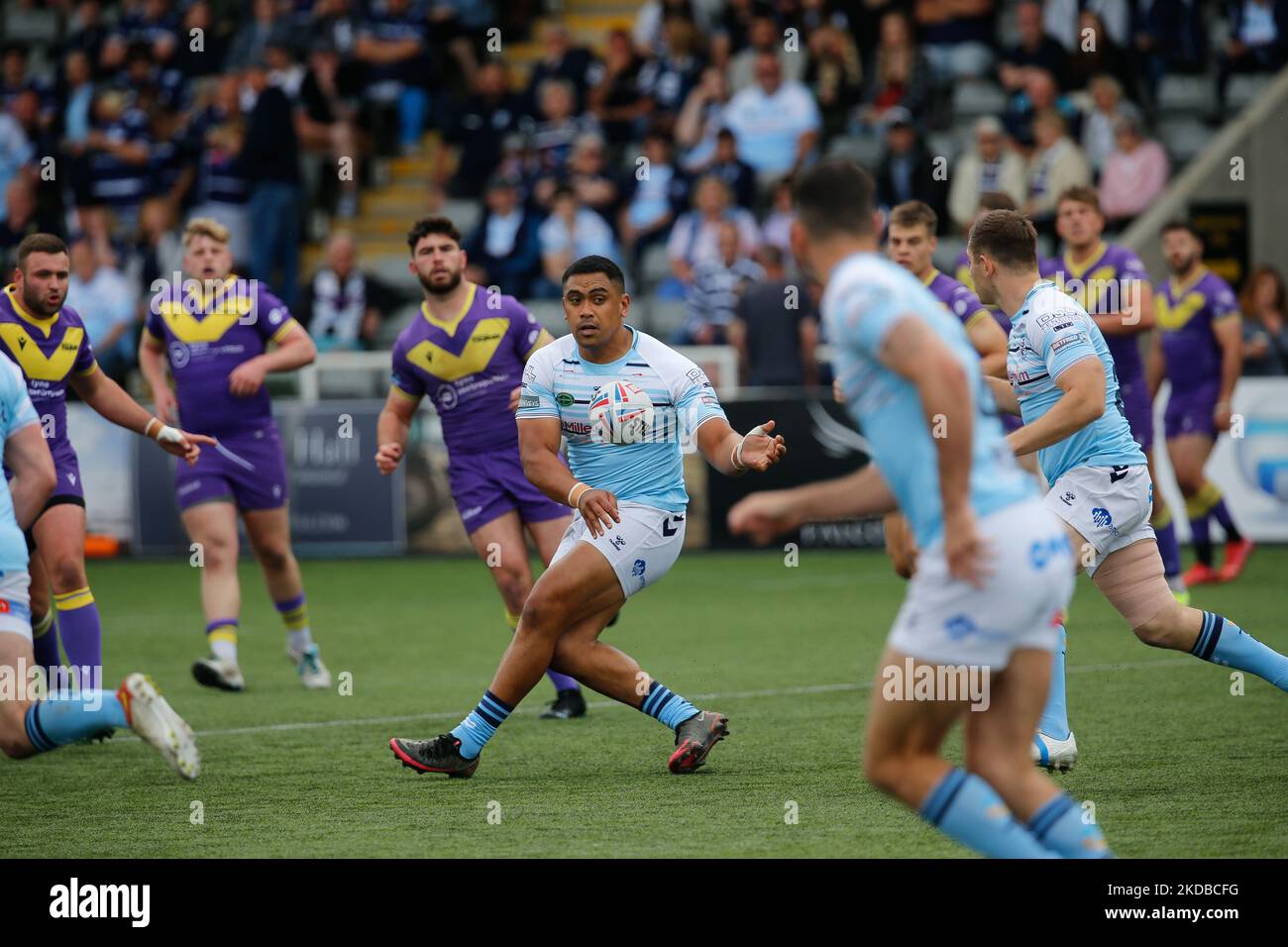 Joey Leilua von Featherstone Rovers in Aktion während des WETTLAUFS DER BETFRED Championship zwischen Newcastle Thunder und Featherstone Rovers im Kingston Park, Newcastle am Donnerstag, dem 2.. Juni 2022. (Foto von Chris Lishman/MI News/NurPhoto) Stockfoto