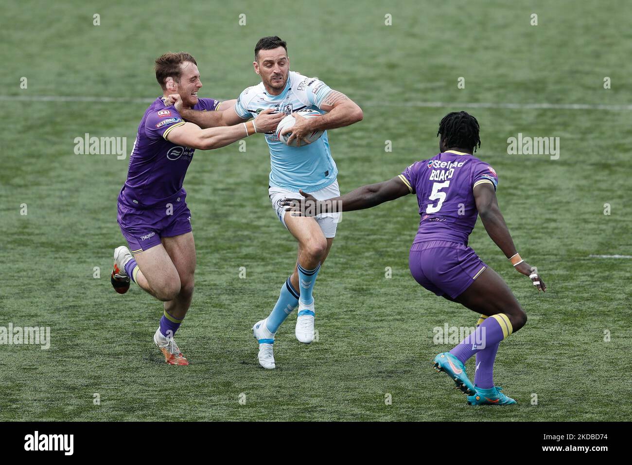Craig Hall of Featherstone Rovers in Aktion während des WETTLAUFS DER BETFRED Championship zwischen Newcastle Thunder und Featherstone Rovers im Kingston Park, Newcastle am Donnerstag, den 2.. Juni 2022. (Foto von will Matthews/MI News/NurPhoto) Stockfoto