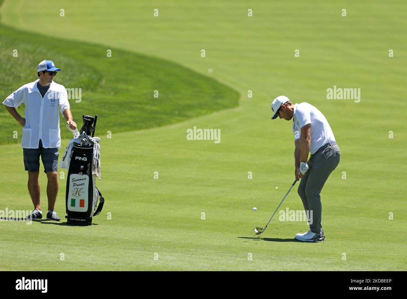 Seamus Power of Ireland wechselt in der zweiten Runde des Memorial Tournaments, das Workday am Freitag, den 3. Juni 2022 im Muirfield Village Golf Club in Dublin, Ohio, USA, präsentiert hat, auf das Grün von 10.. (Foto von Jorge Lemus/NurPhoto) Stockfoto