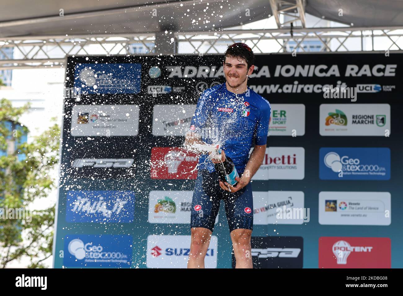 Die Preisverleihung mit Christian Scaroni TEAM ITALIEN während des Street Cycling Adriatica Ionica Race -Tappa 1 Tarvisio/Monfalcone am 04. Juni 2022 im Monfalcone in Monfalcone, Italien (Foto: Luca Tedeschi/LiveMedia/NurPhoto) Stockfoto