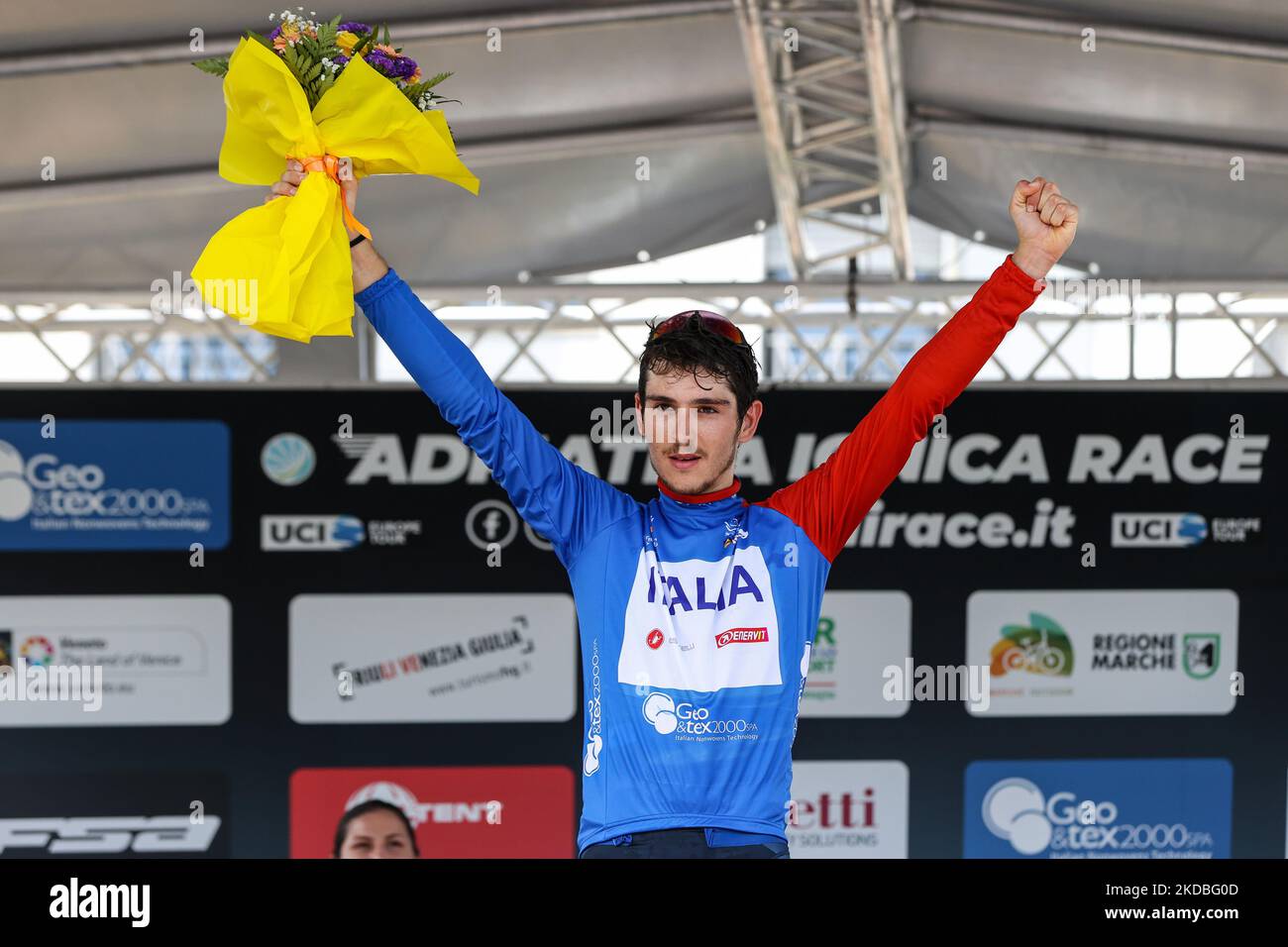 Christian Scaroni TEAM ITALIEN mit dem Leadertrikot beim Street Cycling Adriatica Ionica Race -Tappa 1 Tarvisio/Monfalcone am 04. Juni 2022 im Monfalcone in Monfalcone, Italien (Foto: Luca Tedeschi/LiveMedia/NurPhoto) Stockfoto