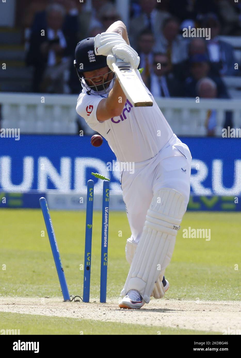 Der Engländer Jonny Bairstow (Yorkshire) wird von Kyle Jamieson aus Neuseeland während DER VERSICHERUNGSTESTSERIE 1. Test, Tag 3,(Tag 3 von 5) zwischen England und Neuseeland am Lord's Cricket Ground, London, am 04.. Juni , 2022 (Foto by Action Foto Sport/NurPhoto) Stockfoto