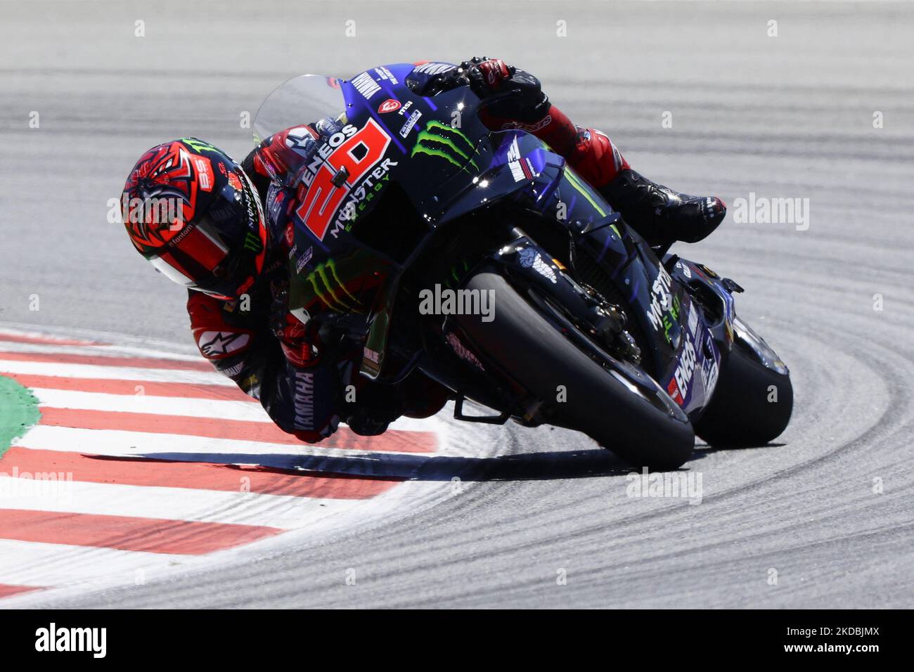 Fabio Quartararo aus Frankreich fährt am 5. Juni 2022 in Barcelona mit seinem Monster Energy Yamaha-Fahrrad auf dem Moto GP von Katalonien. (Foto von Joan Cros/NurPhoto) Stockfoto