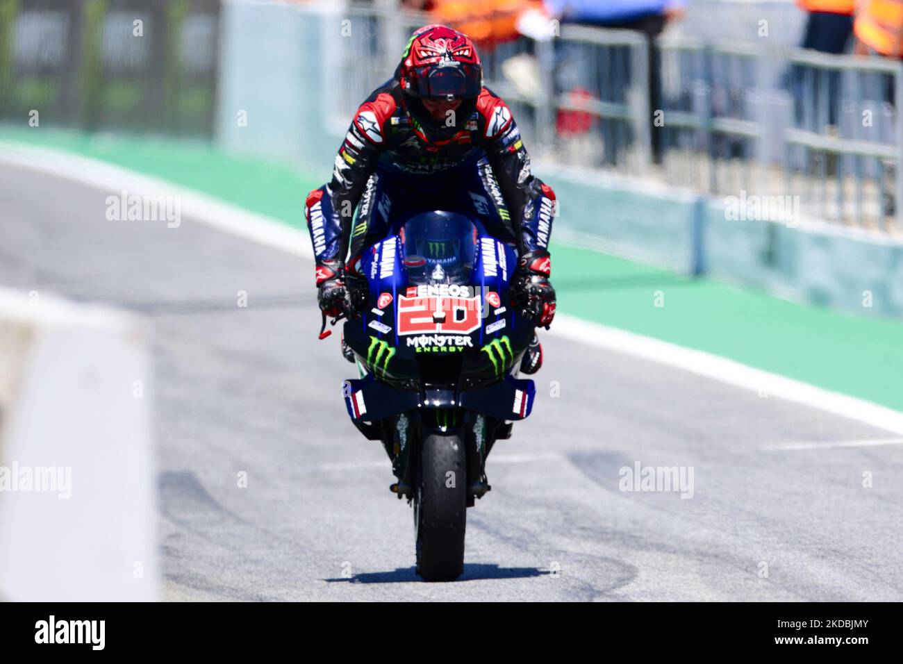 Fabio Quartararo aus Frankreich fährt am 5. Juni 2022 in Barcelona mit seinem Monster Energy Yamaha-Fahrrad auf dem Moto GP von Katalonien. (Foto von Joan Cros/NurPhoto) Stockfoto