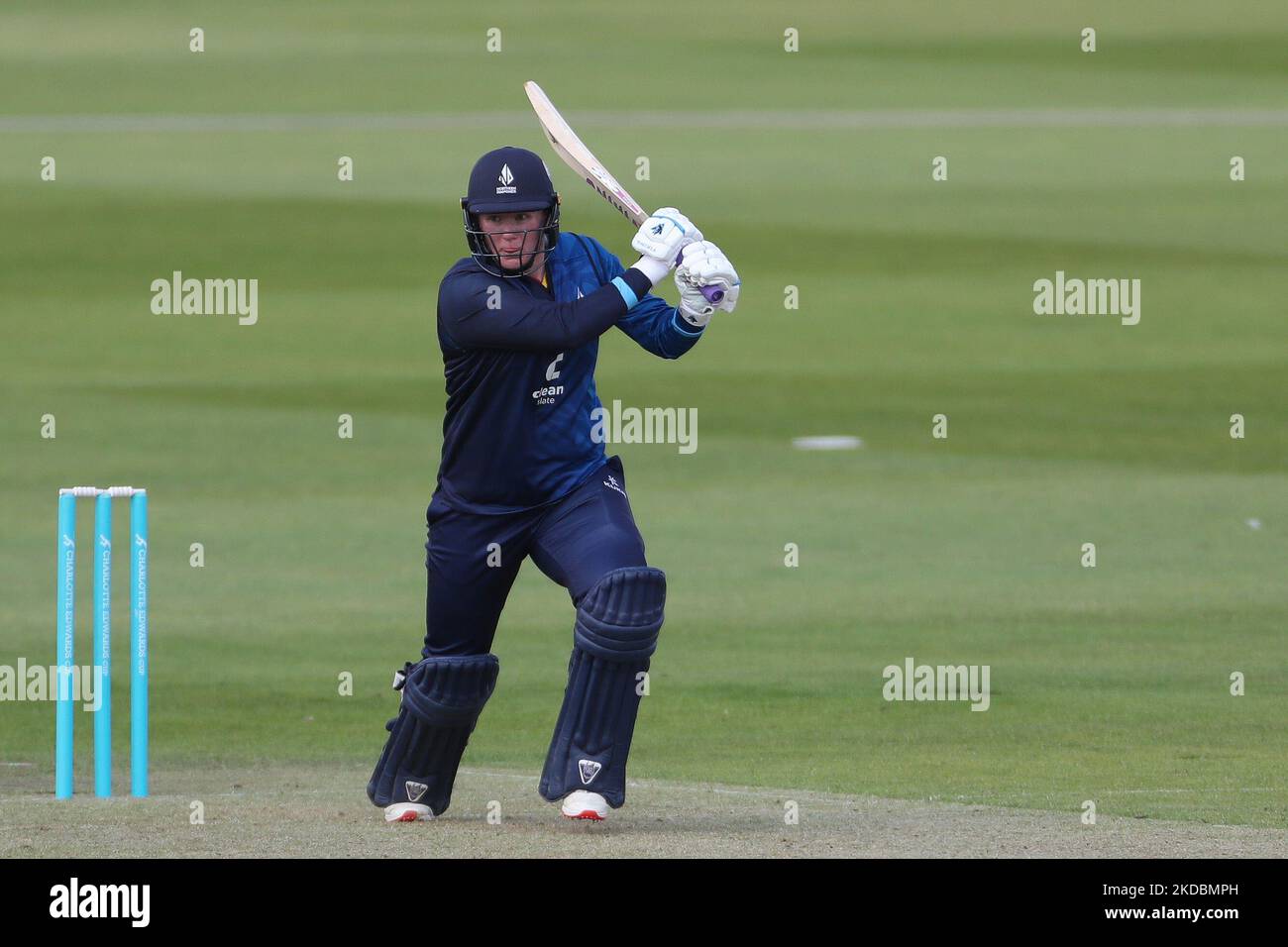 CHESTER LE STREET, GROSSBRITANNIEN. JUN 1. Hollie Armitage of Diamonds schlagen während des Vitality T20 Blast-Spiels zwischen Durham County Cricket Club und Worcestershire am Mittwoch, den 1.. Juni 2022, im Seat Unique Riverside, Chester le Street. (Foto von Mark Fletcher/MI News/NurPhoto) Stockfoto